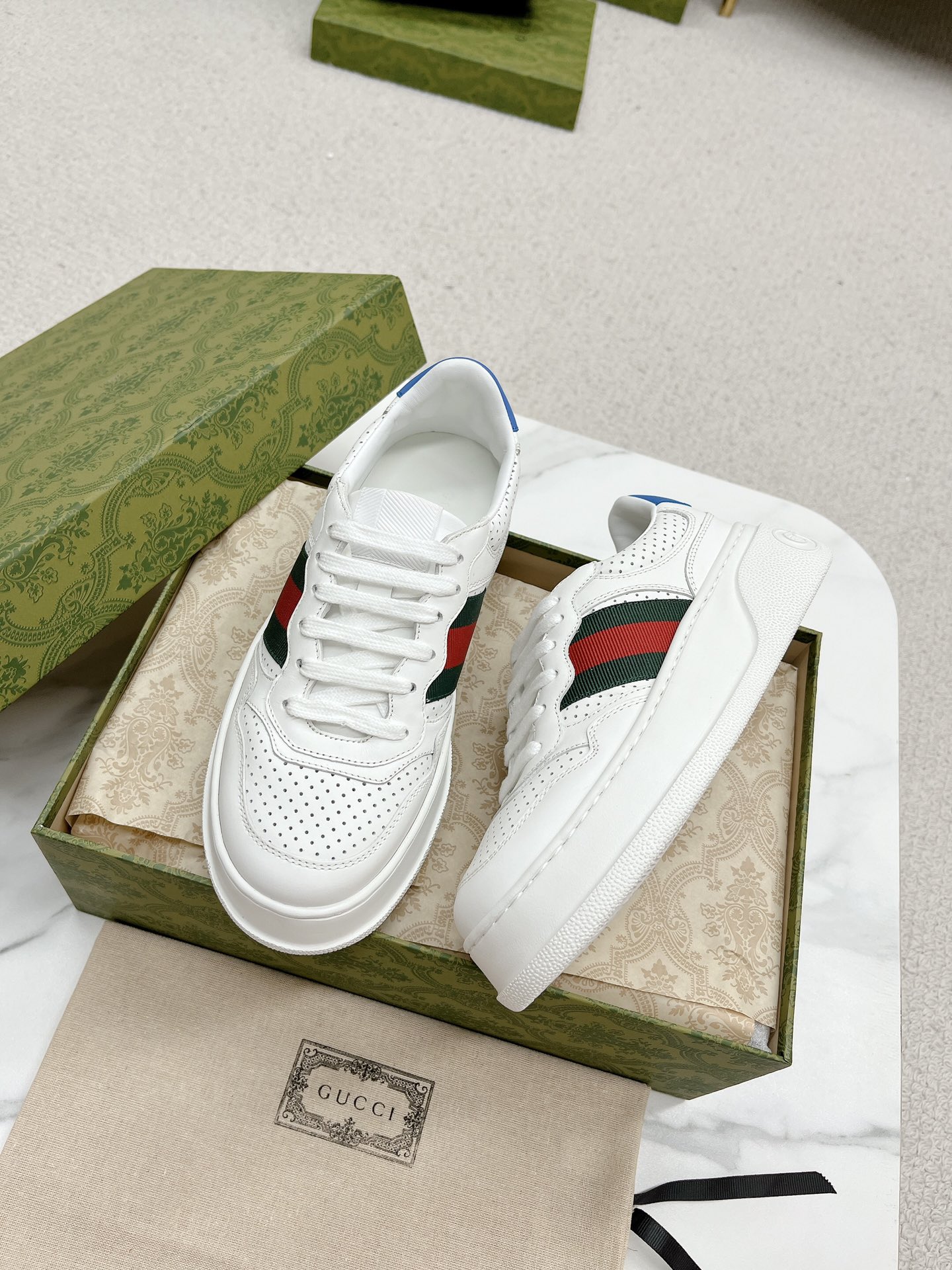 Gucci 高仿 男女款 白色條紋厚底休閒鞋 清新百搭風
