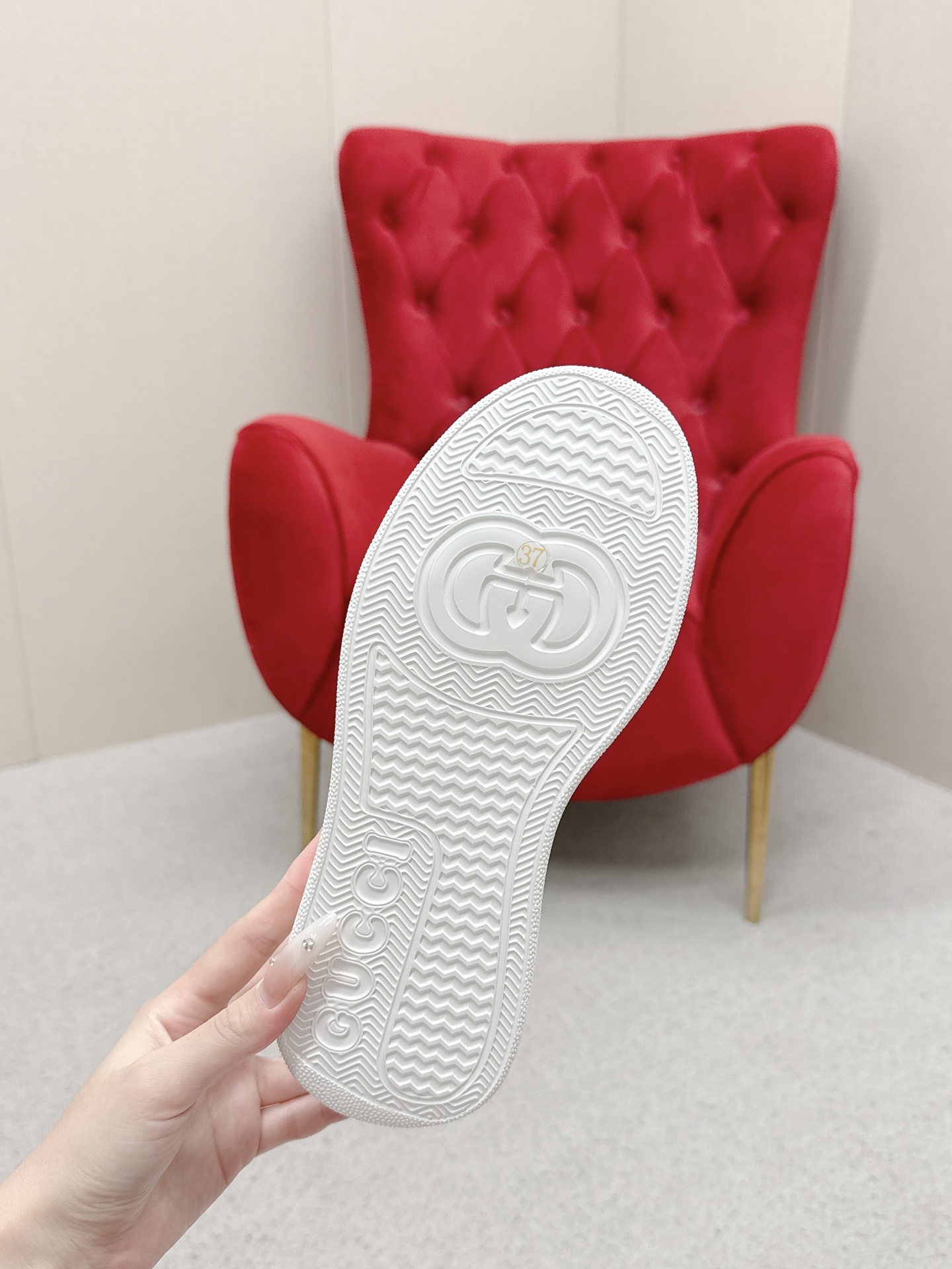 Gucci 高仿 男女款 全白厚底休閒鞋 極簡百搭日常款| 7 Gucci 高仿 男女款 全白厚底休閒鞋 極簡百搭日常款