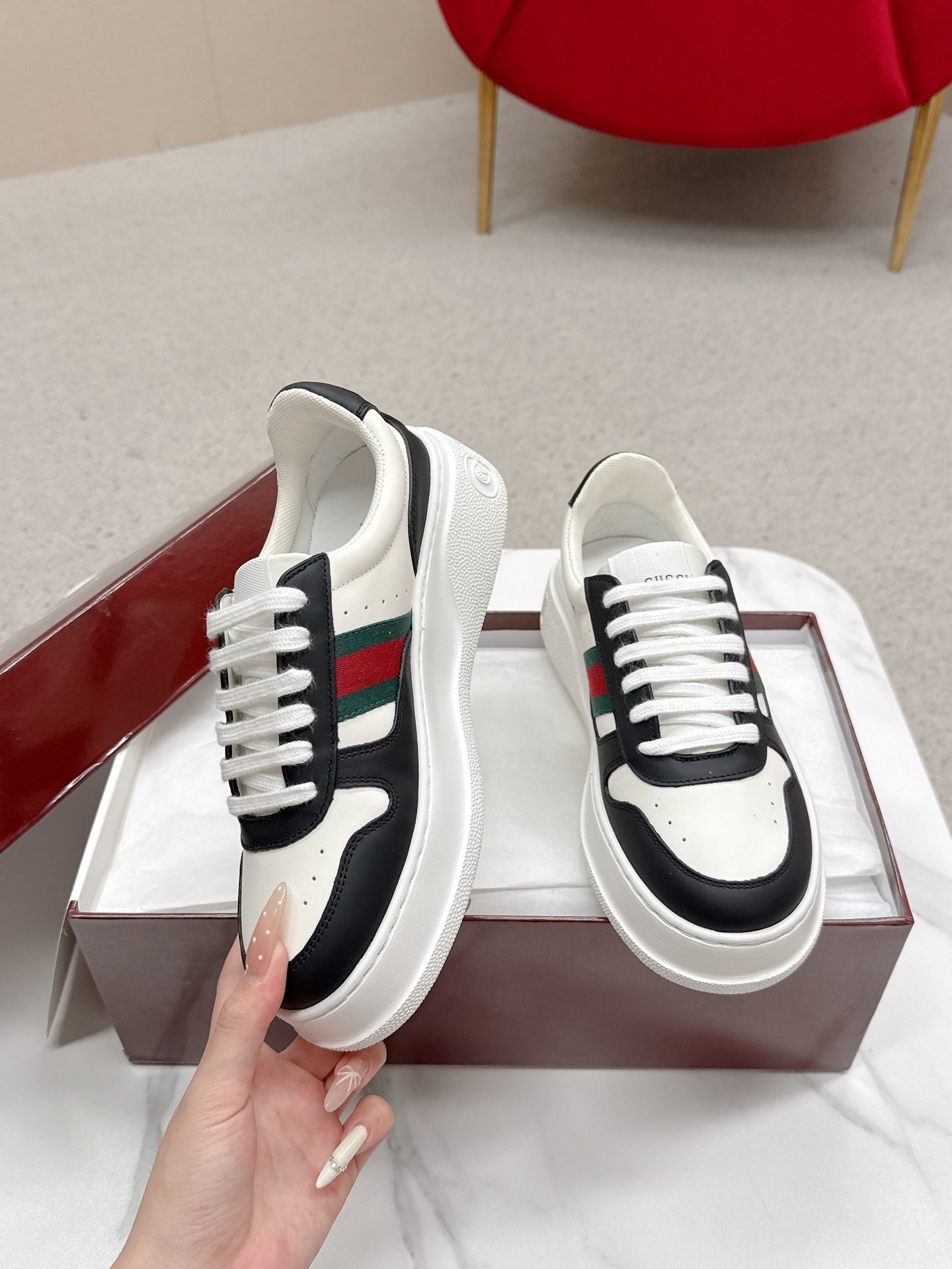 Gucci 復刻 男女款 黑白拼接厚底運動鞋 經典條紋百搭款| 12 Gucci 復刻 男女款 黑白拼接厚底運動鞋 經典條紋百搭款
