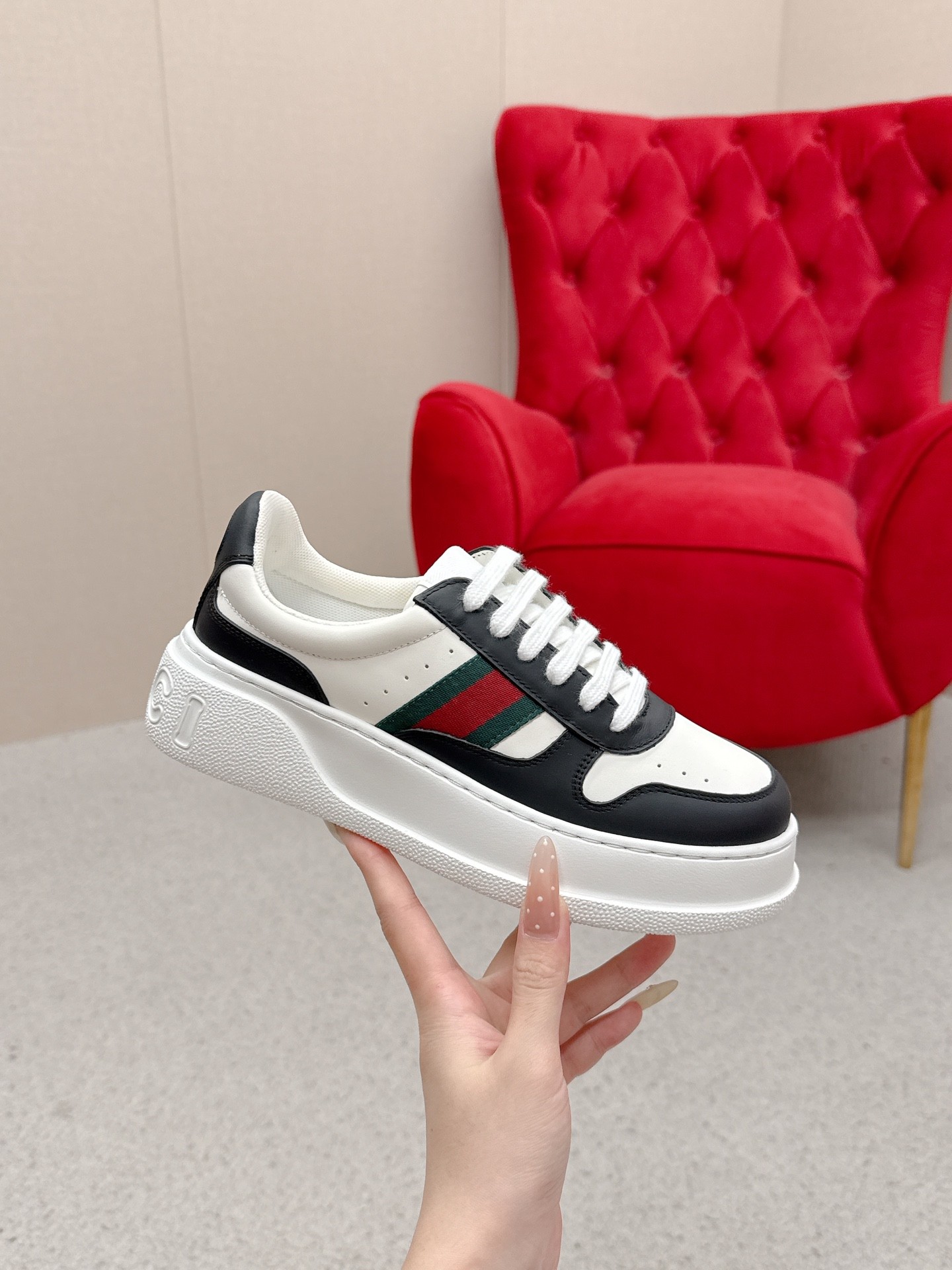 Gucci 復刻 男女款 黑白拼接厚底運動鞋 經典條紋百搭款| 11 Gucci 復刻 男女款 黑白拼接厚底運動鞋 經典條紋百搭款