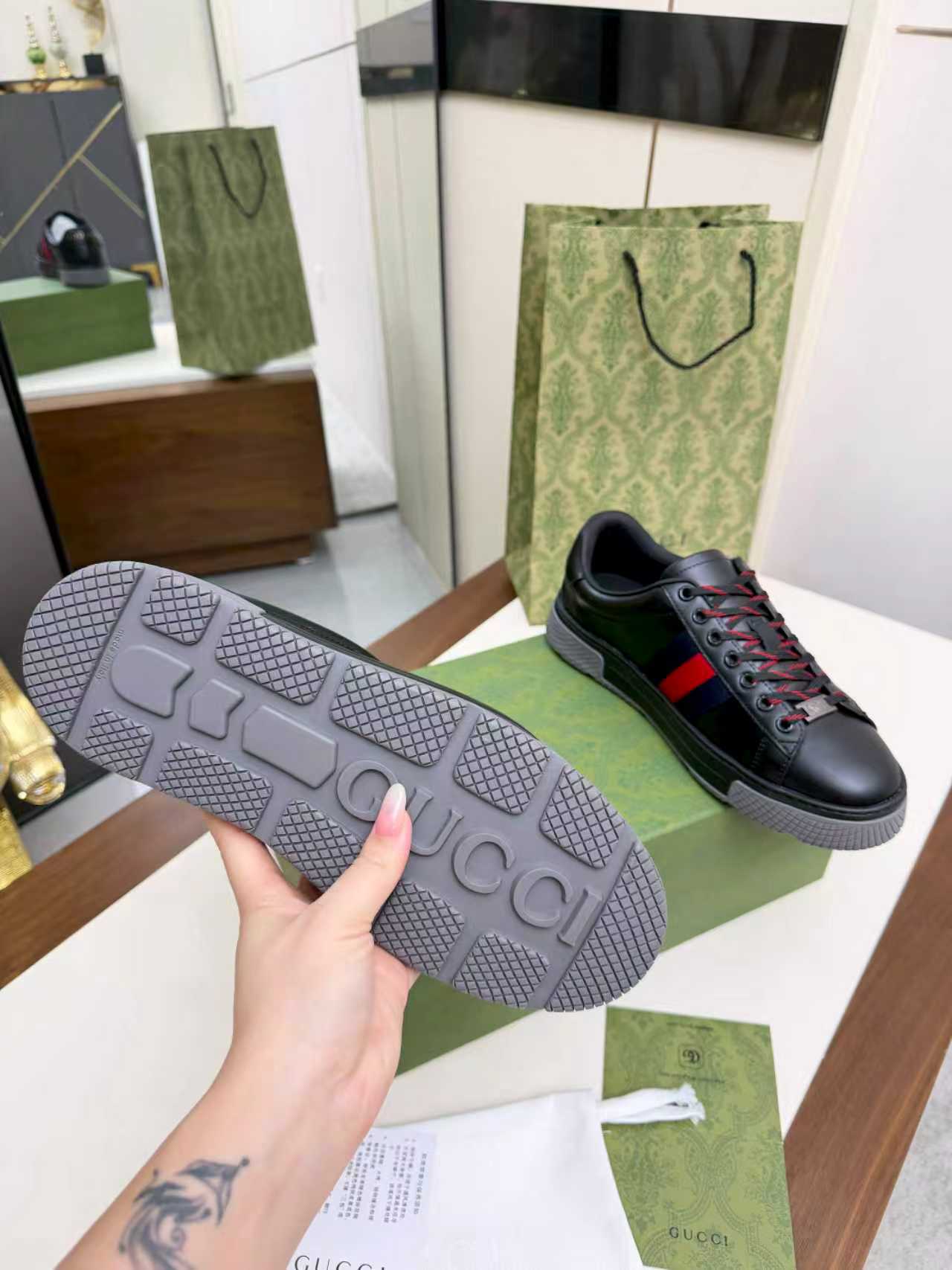 Gucci 一比一 男款 黑色條紋休閒鞋 經典百搭輕奢款
