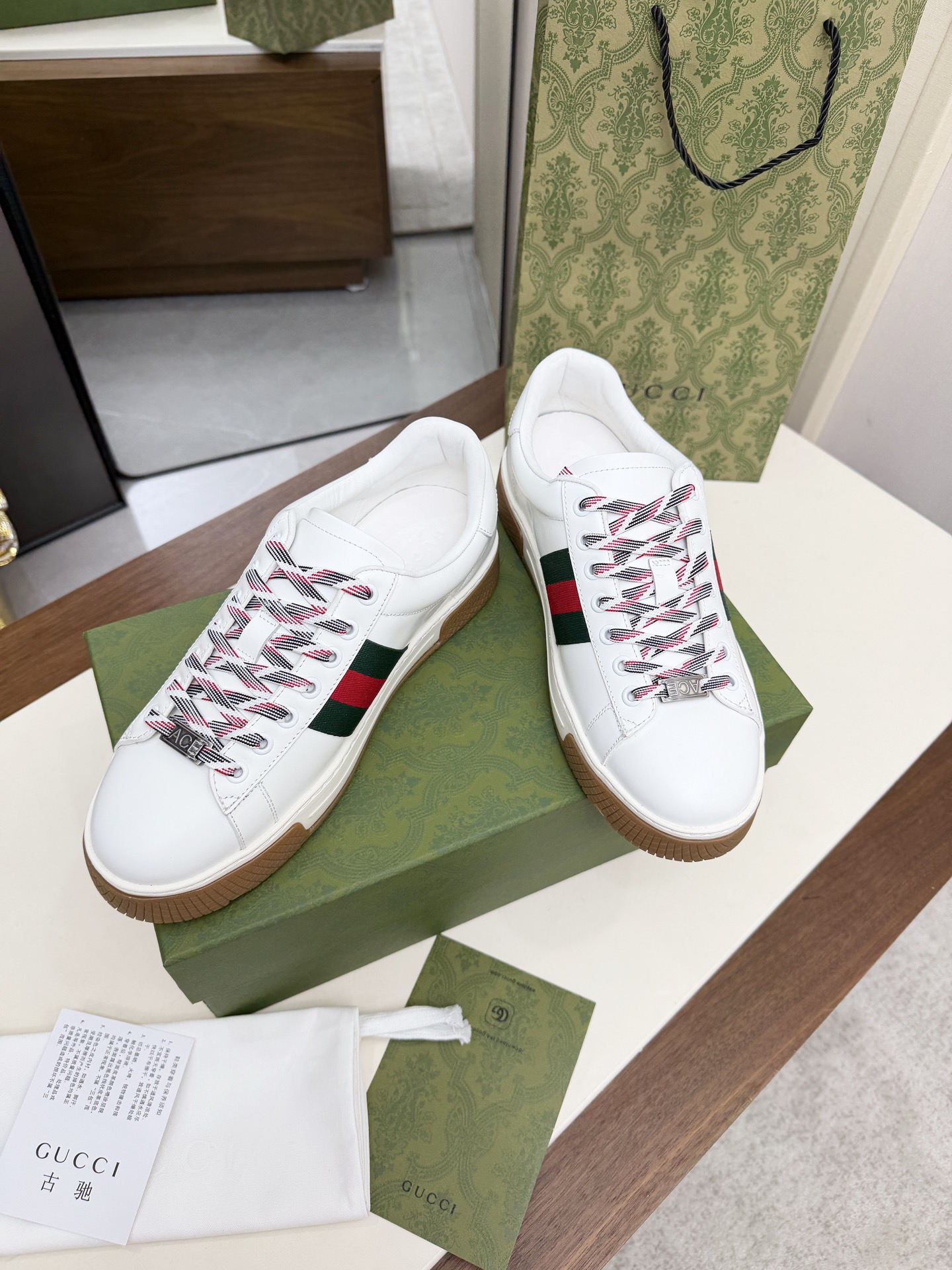 Gucci 原單 男女款 白色條紋休閒鞋 輕奢簡約日常款| 14 Gucci 原單 男女款 白色條紋休閒鞋 輕奢簡約日常款