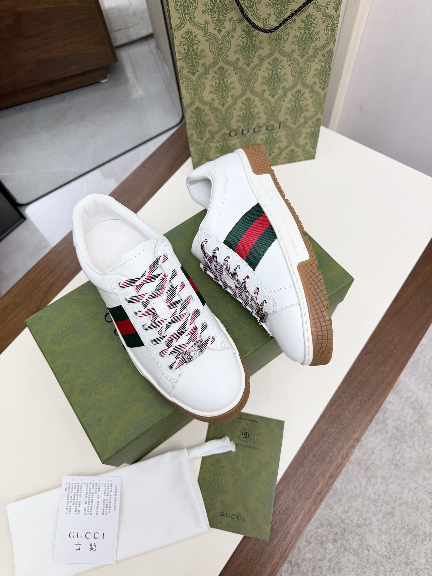 Gucci 原單 男女款 白色條紋休閒鞋 輕奢簡約日常款| 13 Gucci 原單 男女款 白色條紋休閒鞋 輕奢簡約日常款