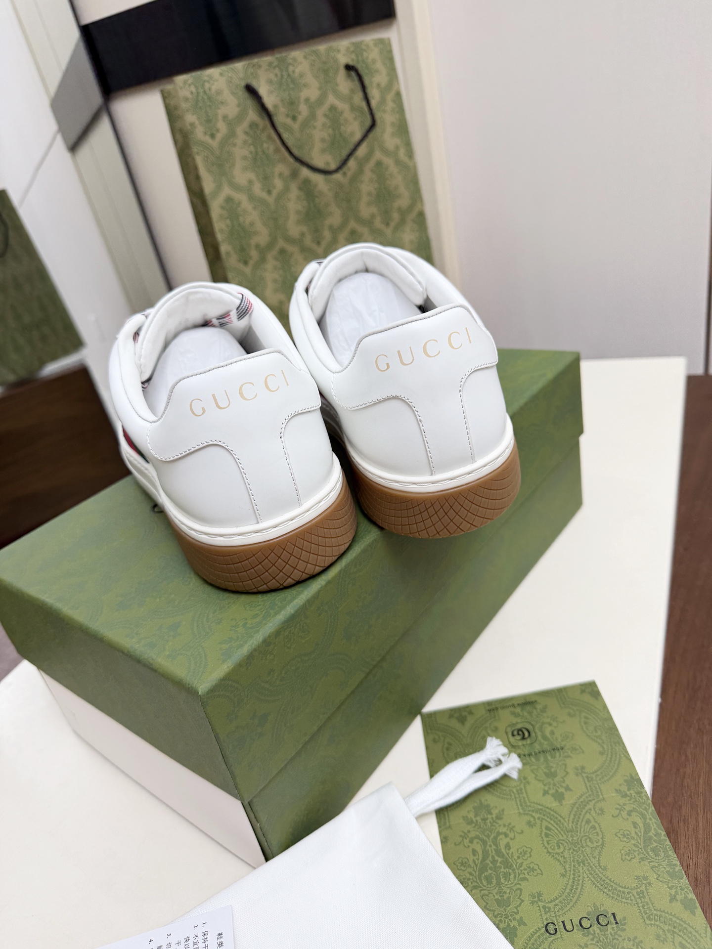 Gucci 原單 男女款 白色條紋休閒鞋 輕奢簡約日常款| 11 Gucci 原單 男女款 白色條紋休閒鞋 輕奢簡約日常款