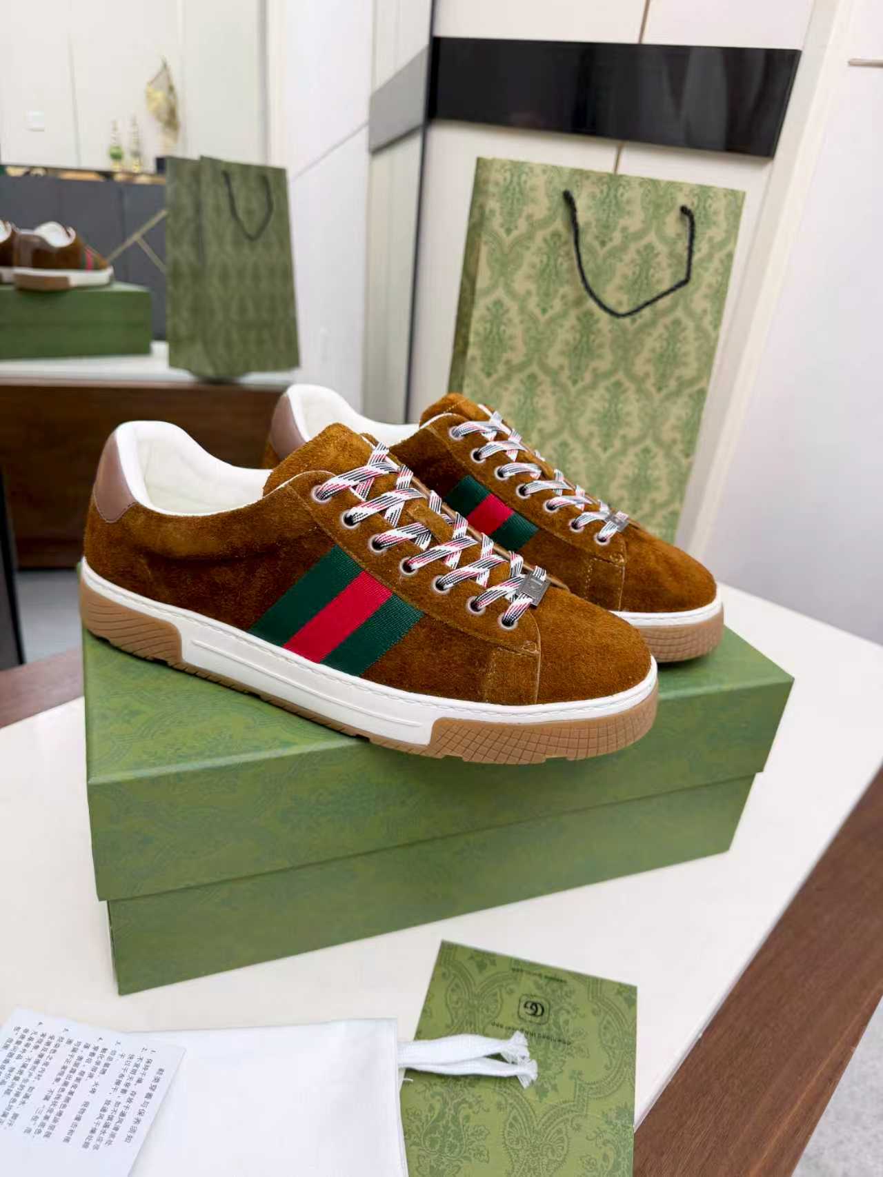 Gucci A貨 男款 麂皮棕色休閒鞋 復古時尚百搭款| 11 Gucci A貨 男款 麂皮棕色休閒鞋 復古時尚百搭款
