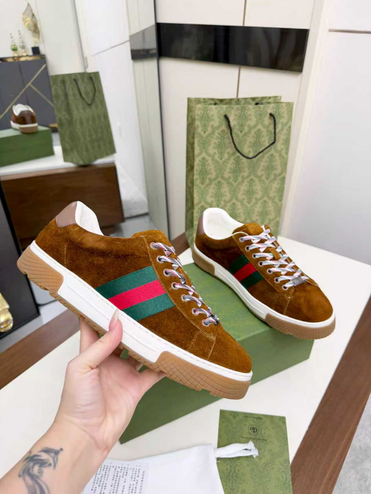 Gucci A貨 男款 麂皮棕色休閒鞋 復古時尚百搭款| 9 Gucci A貨 男款 麂皮棕色休閒鞋 復古時尚百搭款