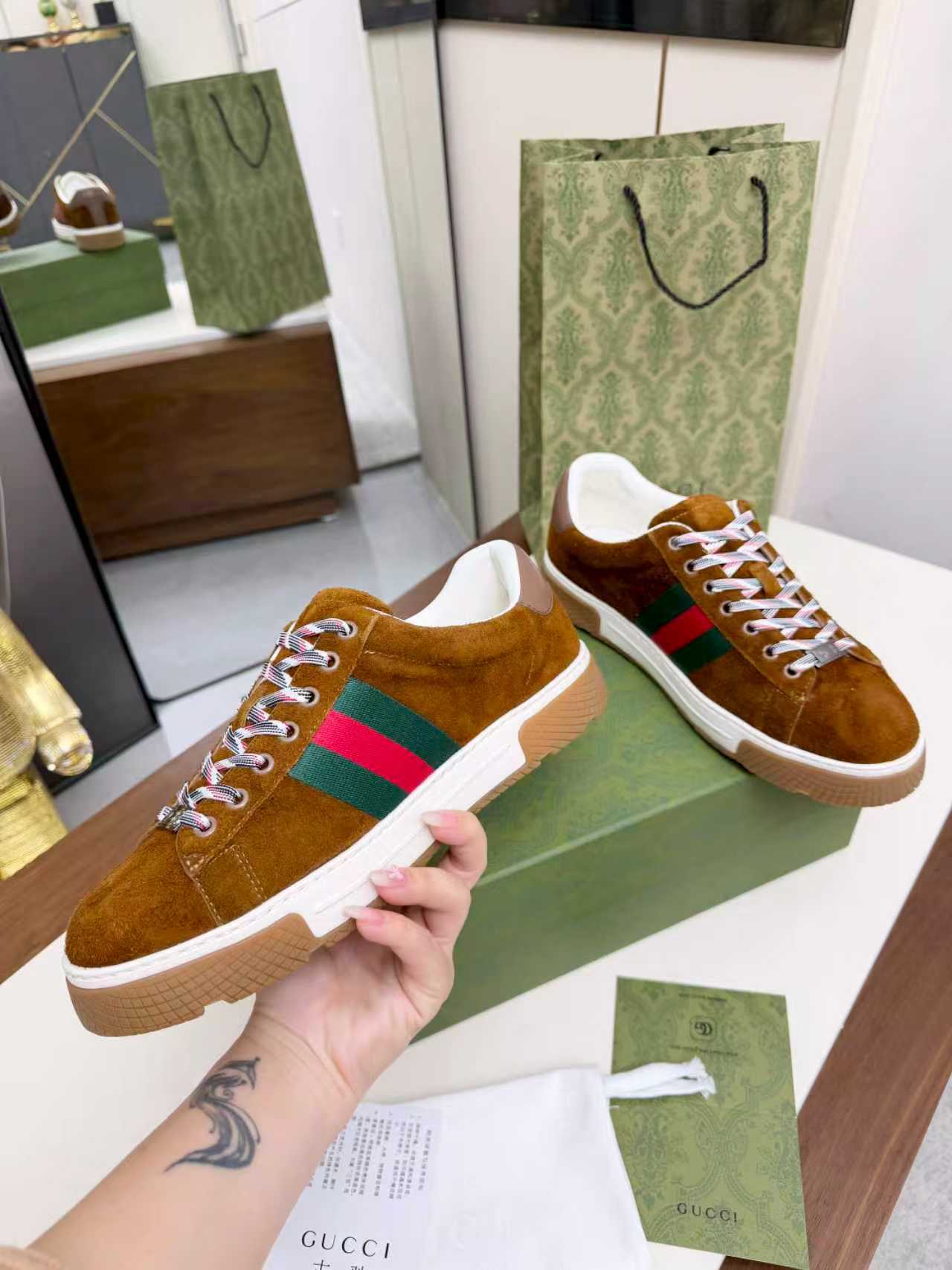 Gucci A貨 男款 麂皮棕色休閒鞋 復古時尚百搭款| 8 Gucci A貨 男款 麂皮棕色休閒鞋 復古時尚百搭款