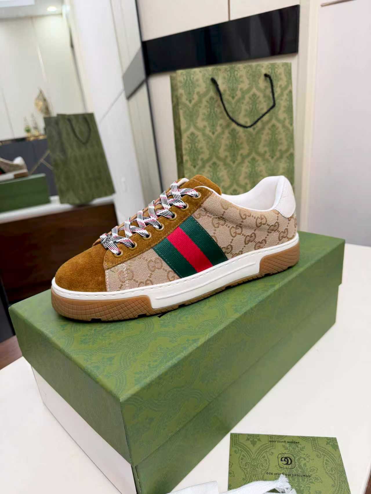 Gucci 高仿 男款 老花拼接休閒鞋 經典條紋設計款