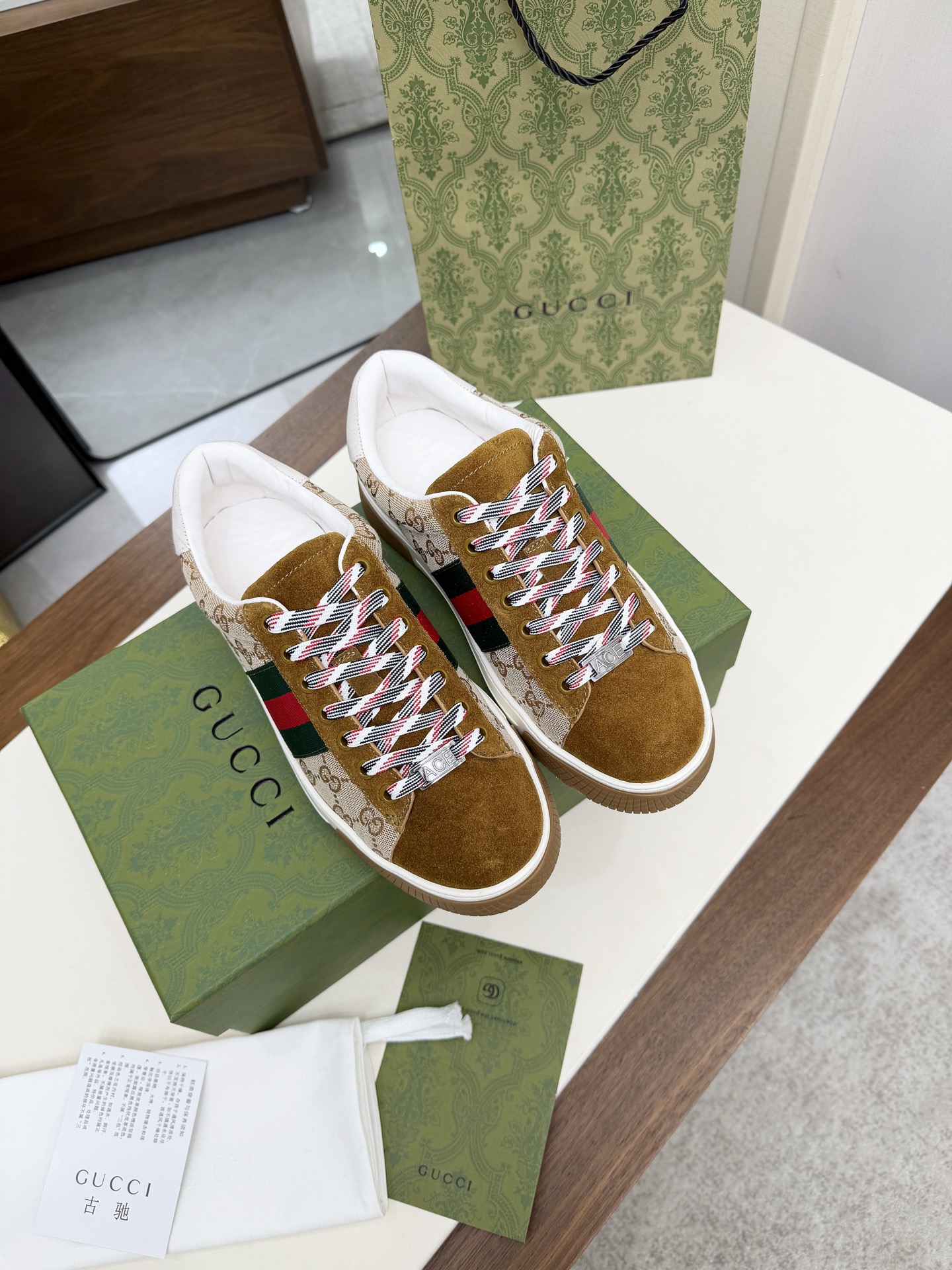 Gucci 高仿 男款 老花拼接休閒鞋 經典條紋設計款| 12 Gucci 高仿 男款 老花拼接休閒鞋 經典條紋設計款