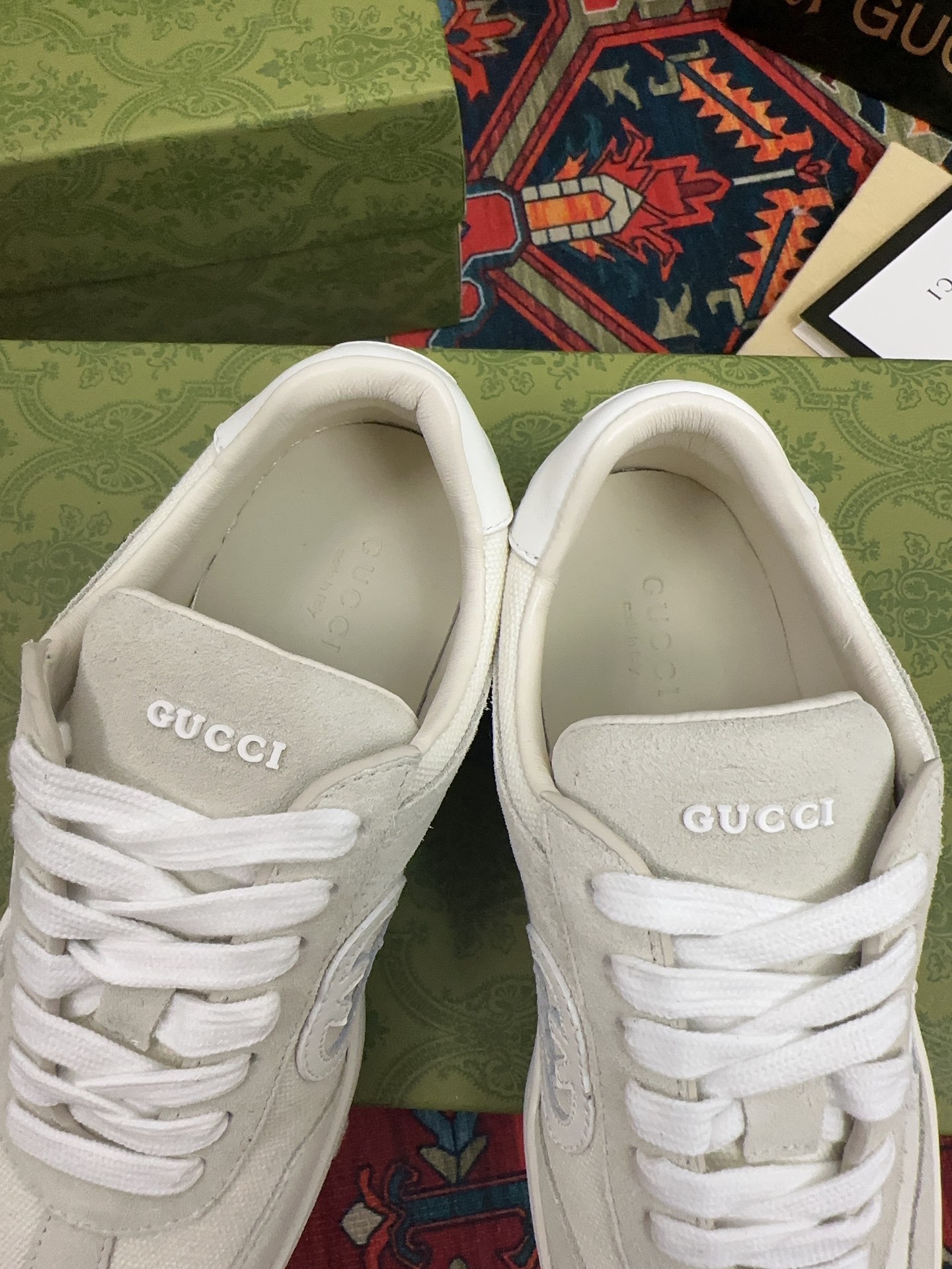 Gucci 高仿 男女款 米白復古運動鞋 簡約氣質百搭款| 10 Gucci 高仿 男女款 米白復古運動鞋 簡約氣質百搭款