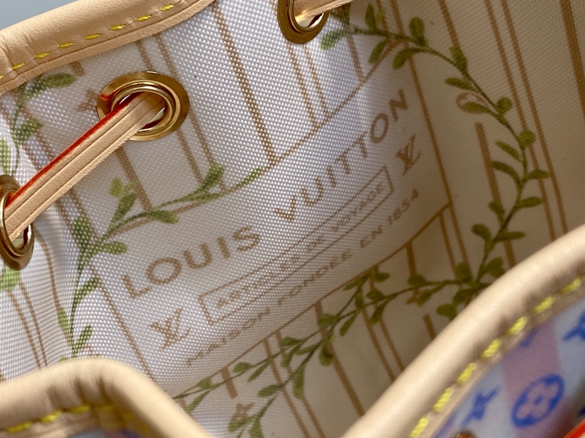 LV A貨Trunks系列迷你水桶包 彩色Monogram斜背包