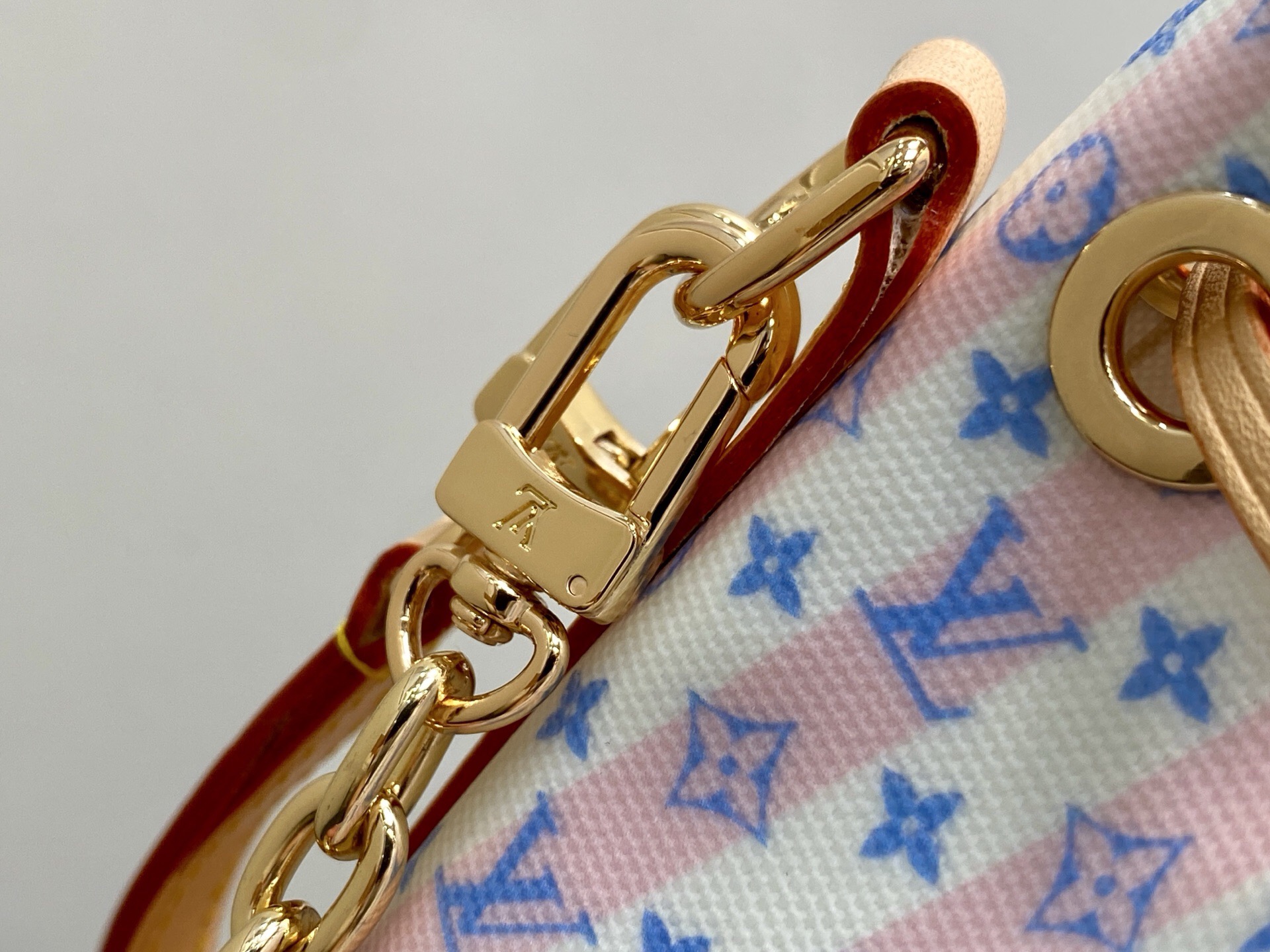 LV A貨Trunks系列迷你水桶包 彩色Monogram斜背包