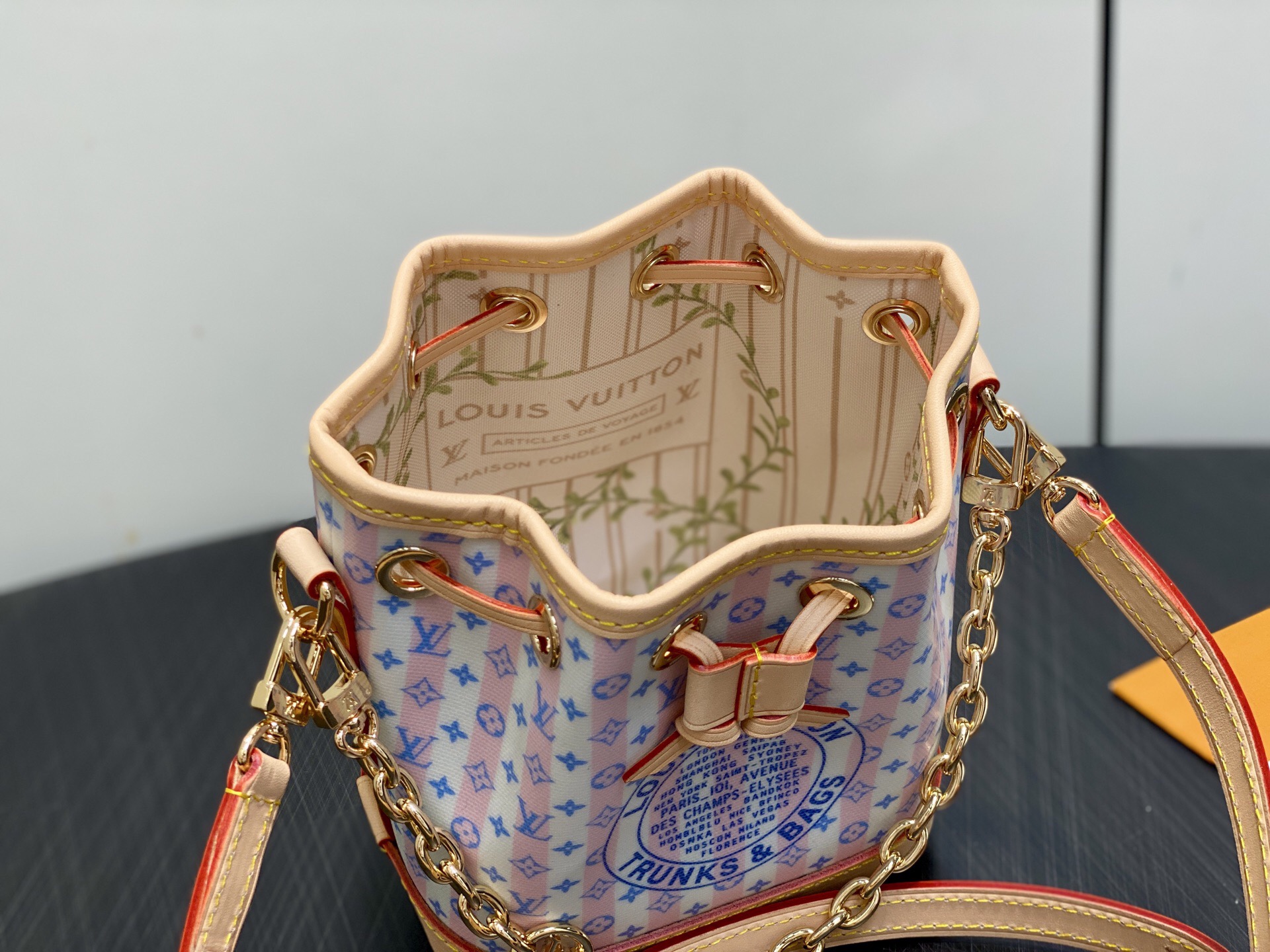 LV A貨Trunks系列迷你水桶包 彩色Monogram斜背包
