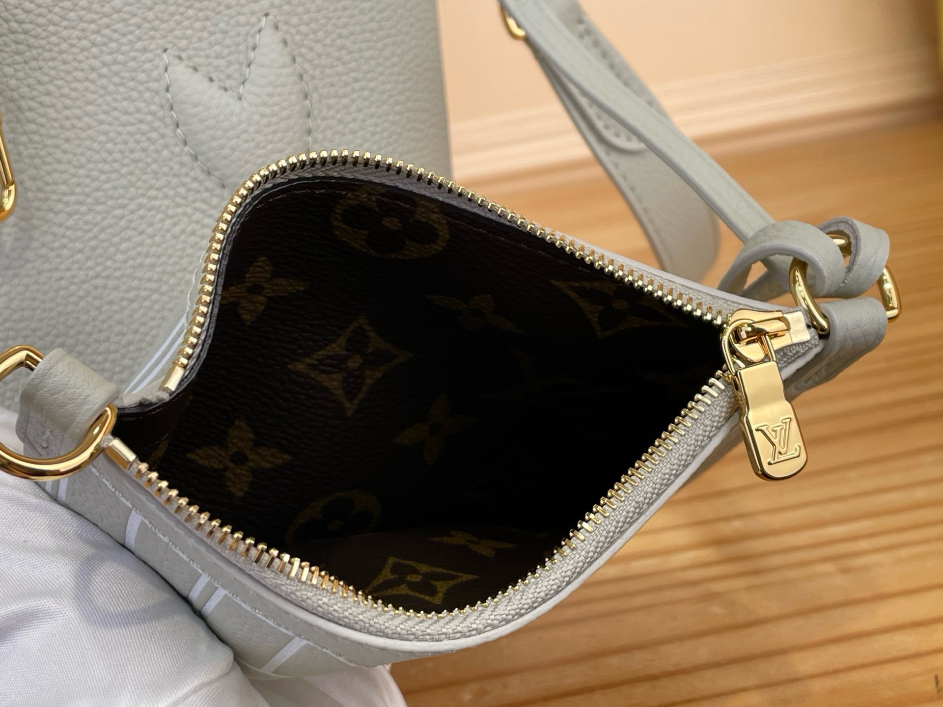 LV 一比一 OnTheGo 小號托特包 灰色拼接設計手提斜背女包