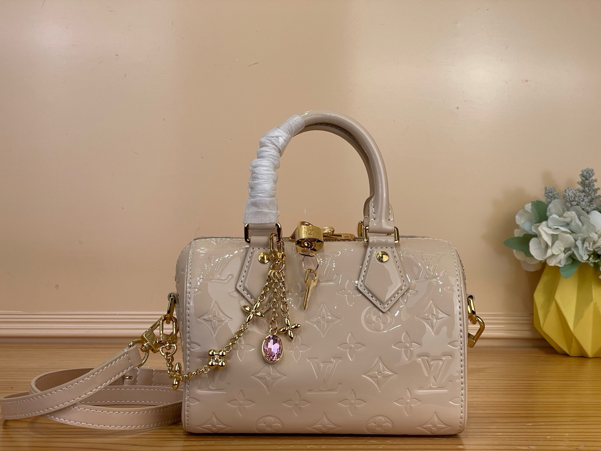 LV 原單 Vernis 漆皮Speedy Nano 手提斜背迷你包 奶茶色