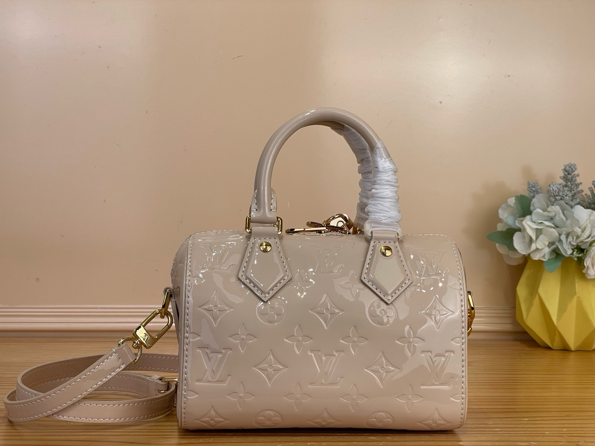 LV 原單 Vernis 漆皮Speedy Nano 手提斜背迷你包 奶茶色| 14 LV 原單 Vernis 漆皮Speedy Nano 手提斜背迷你包 奶茶色