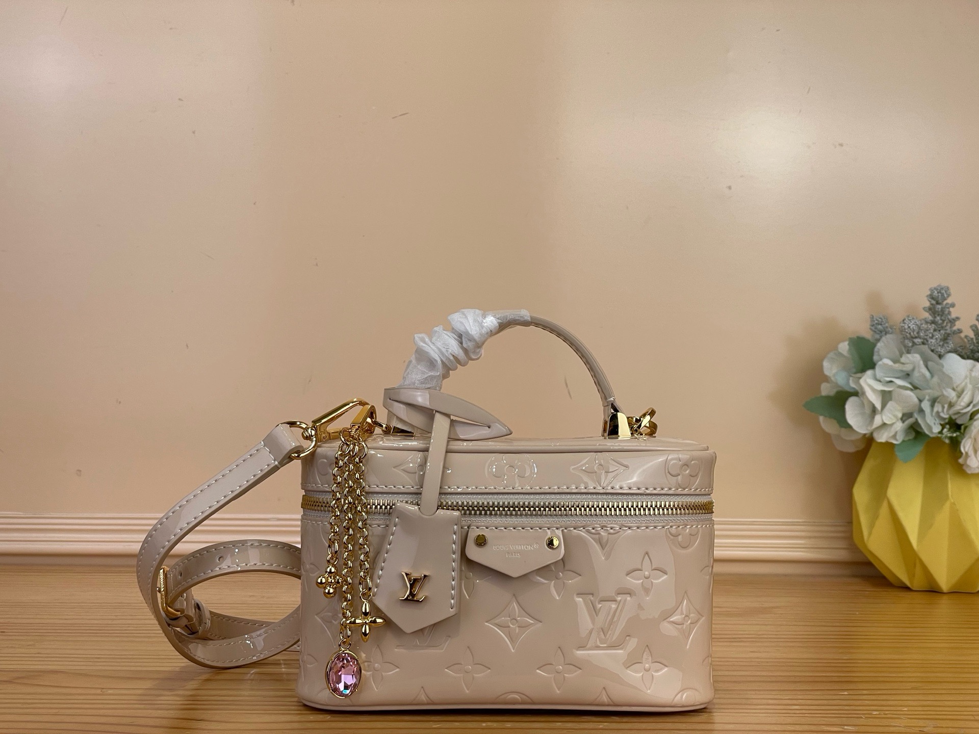 LV A貨 Monogram Bucket 水桶包 米杏色刺繡肩背包