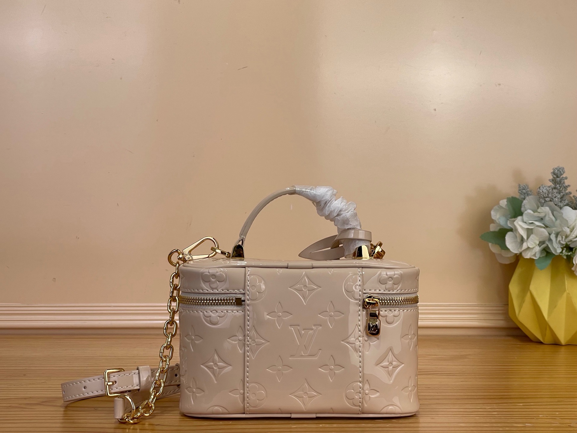 LV A貨 Monogram Bucket 水桶包 米杏色刺繡肩背包