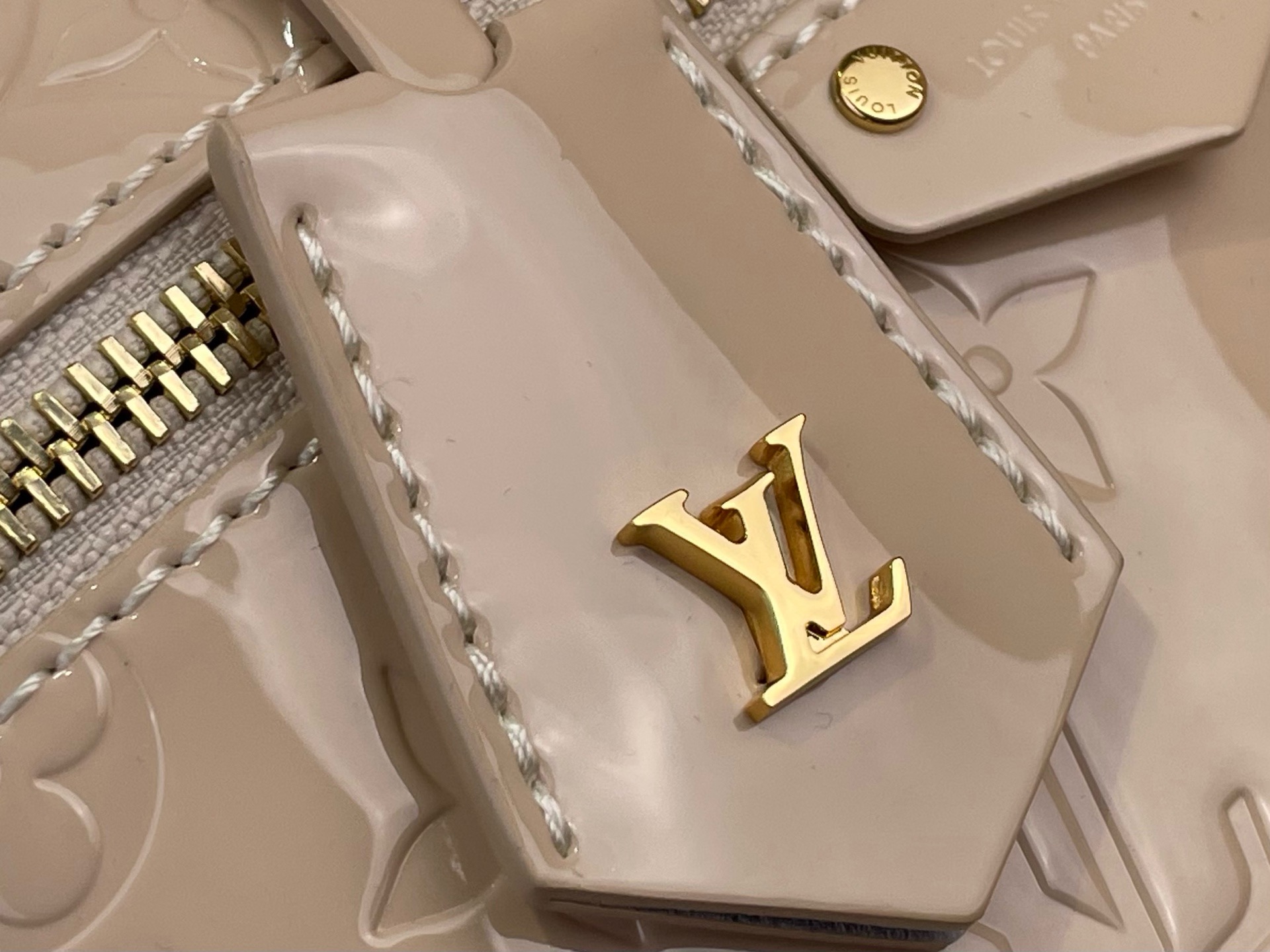 LV A貨 Monogram Bucket 水桶包 米杏色刺繡肩背包