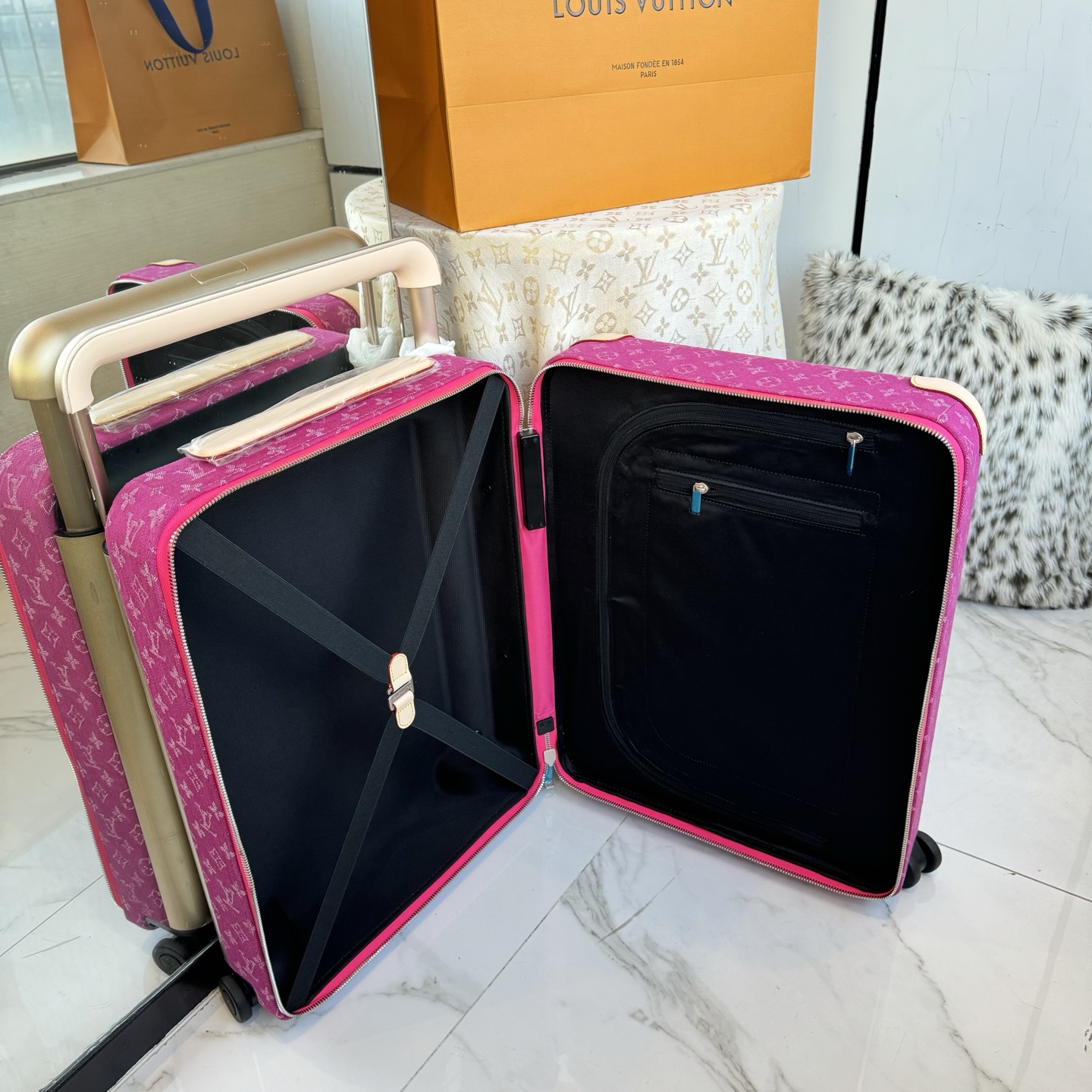LV 高仿 Monogram Denim 粉色行李箱 拉桿旅行箱| 10 LV 高仿 Monogram Denim 粉色行李箱 拉桿旅行箱