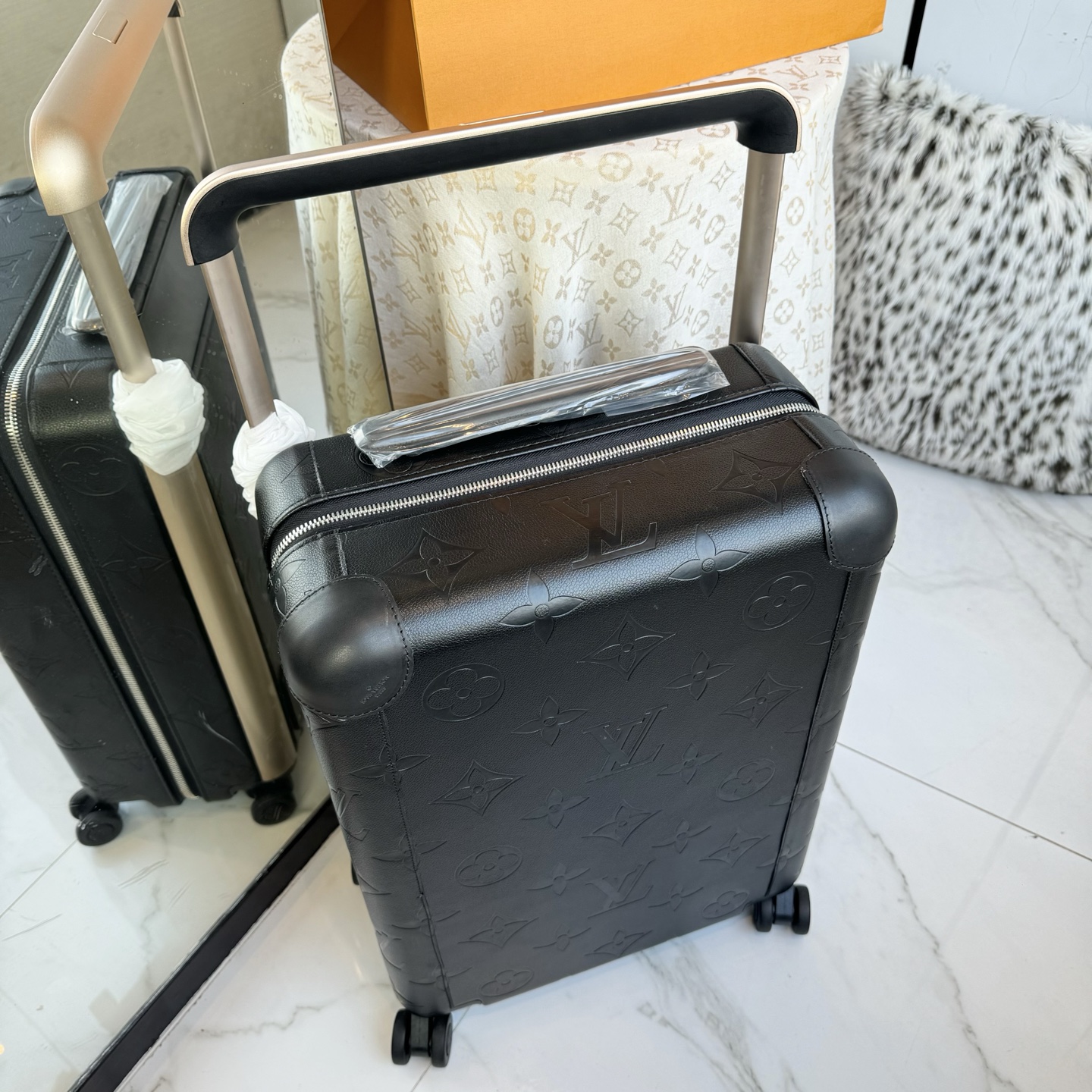 LV 一比一 Monogram Shadow 黑色壓紋行李箱 商務旅行箱| 11 LV 一比一 Monogram Shadow 黑色壓紋行李箱 商務旅行箱