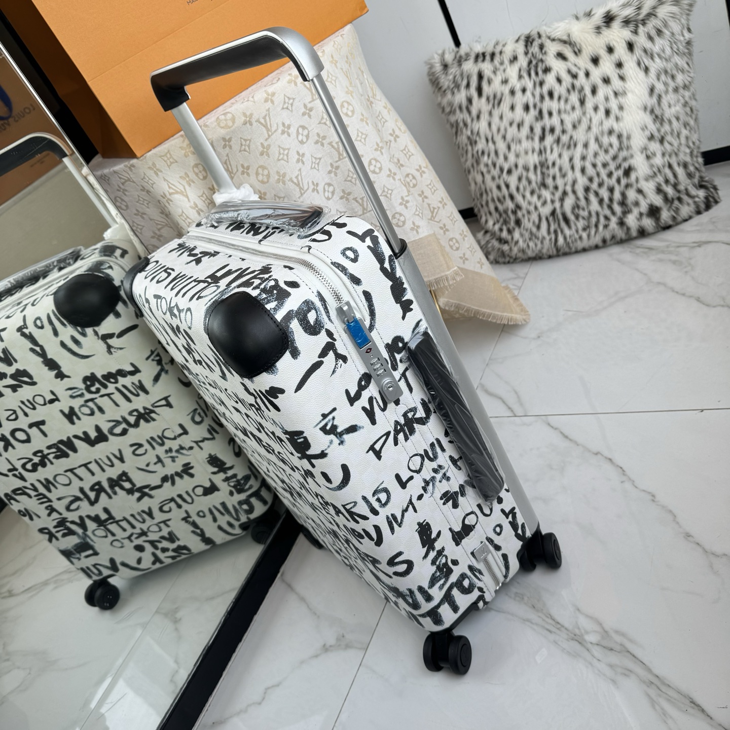 LV 原單 Graffiti 塗鴉字母行李箱 潮流旅行箱