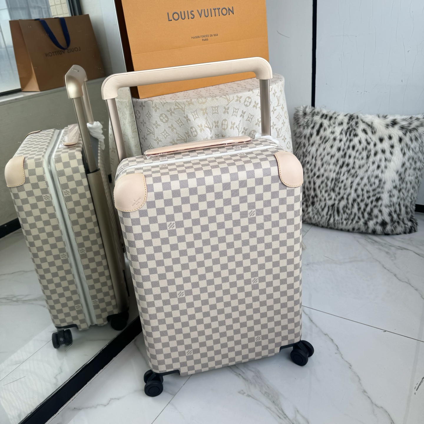 LV 高仿 Damier Azur 白棋盤格登機箱 旅行拉桿箱