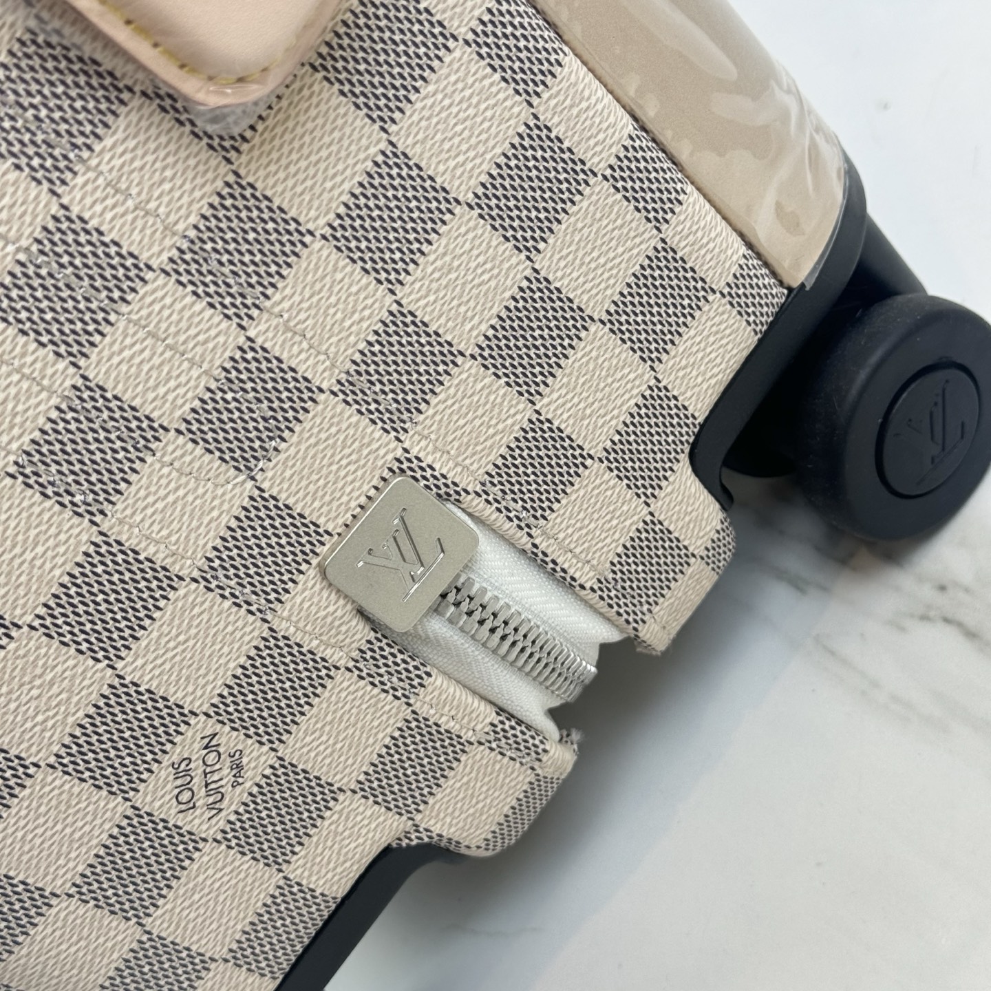 LV 高仿 Damier Azur 白棋盤格登機箱 旅行拉桿箱| 7 LV 高仿 Damier Azur 白棋盤格登機箱 旅行拉桿箱