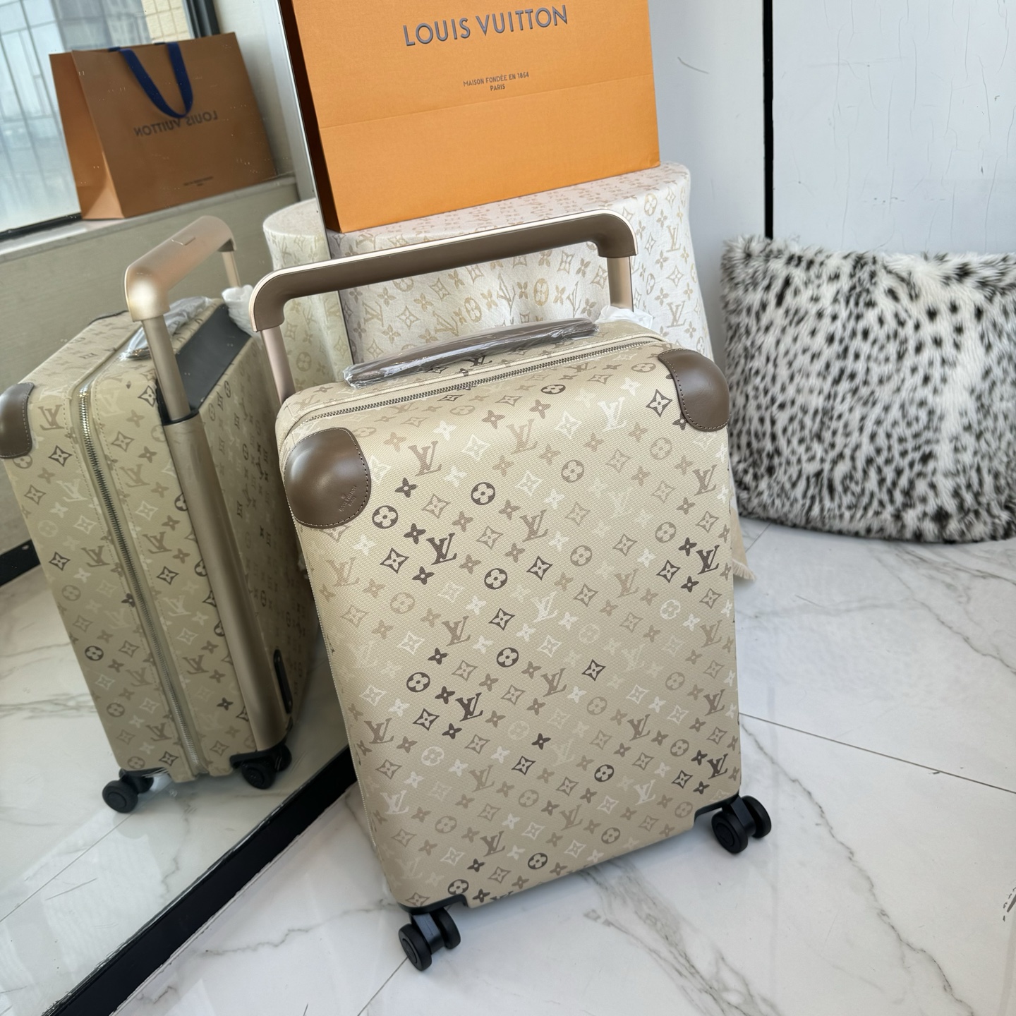 LV 一比一 Monogram Sand 米色老花行李箱 精品旅行箱