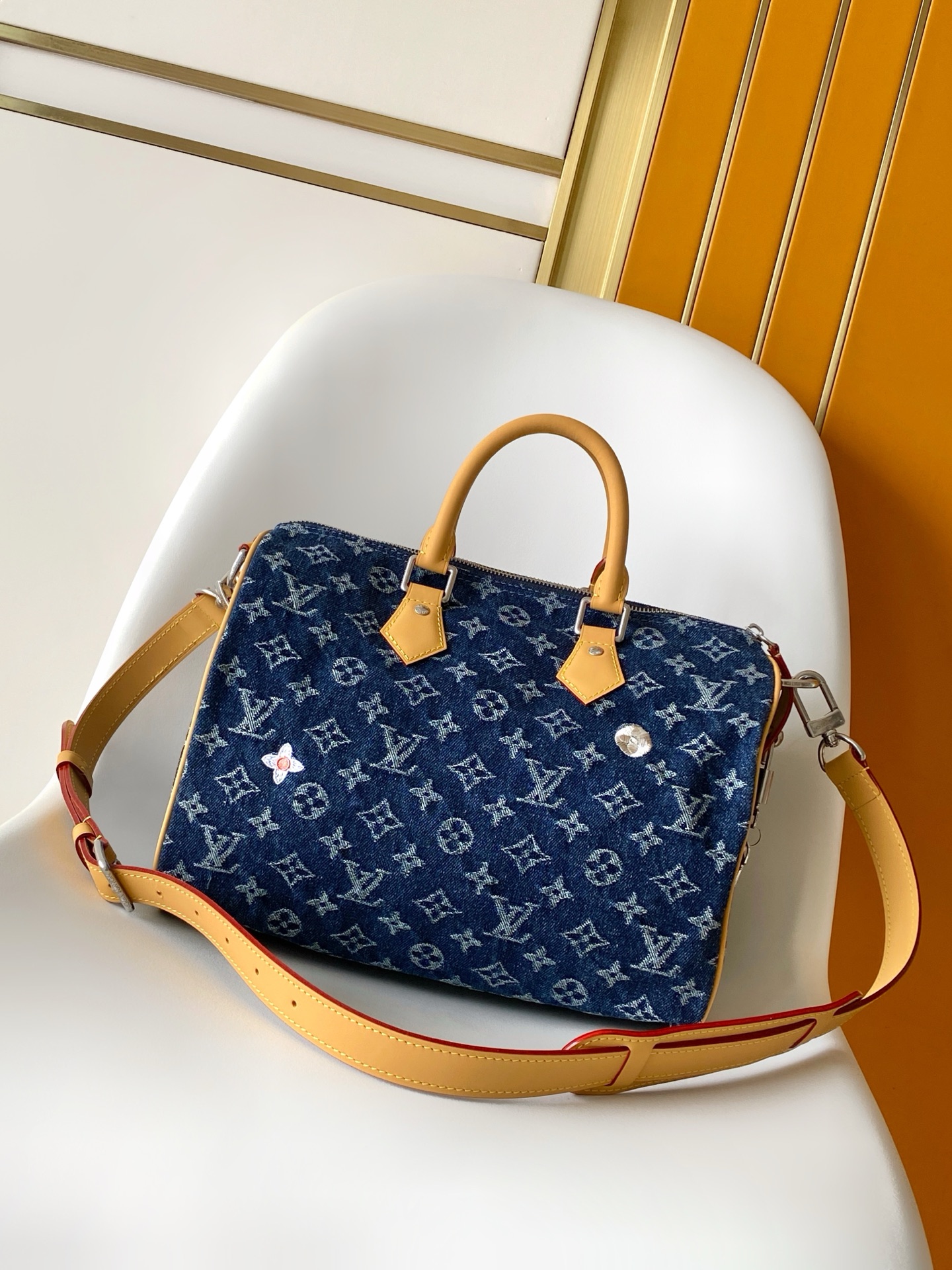 LV 高仿女款 牛仔刺繡 Speedy 手提斜背包 花卉點綴款| 13 LV 高仿女款 牛仔刺繡 Speedy 手提斜背包 花卉點綴款
