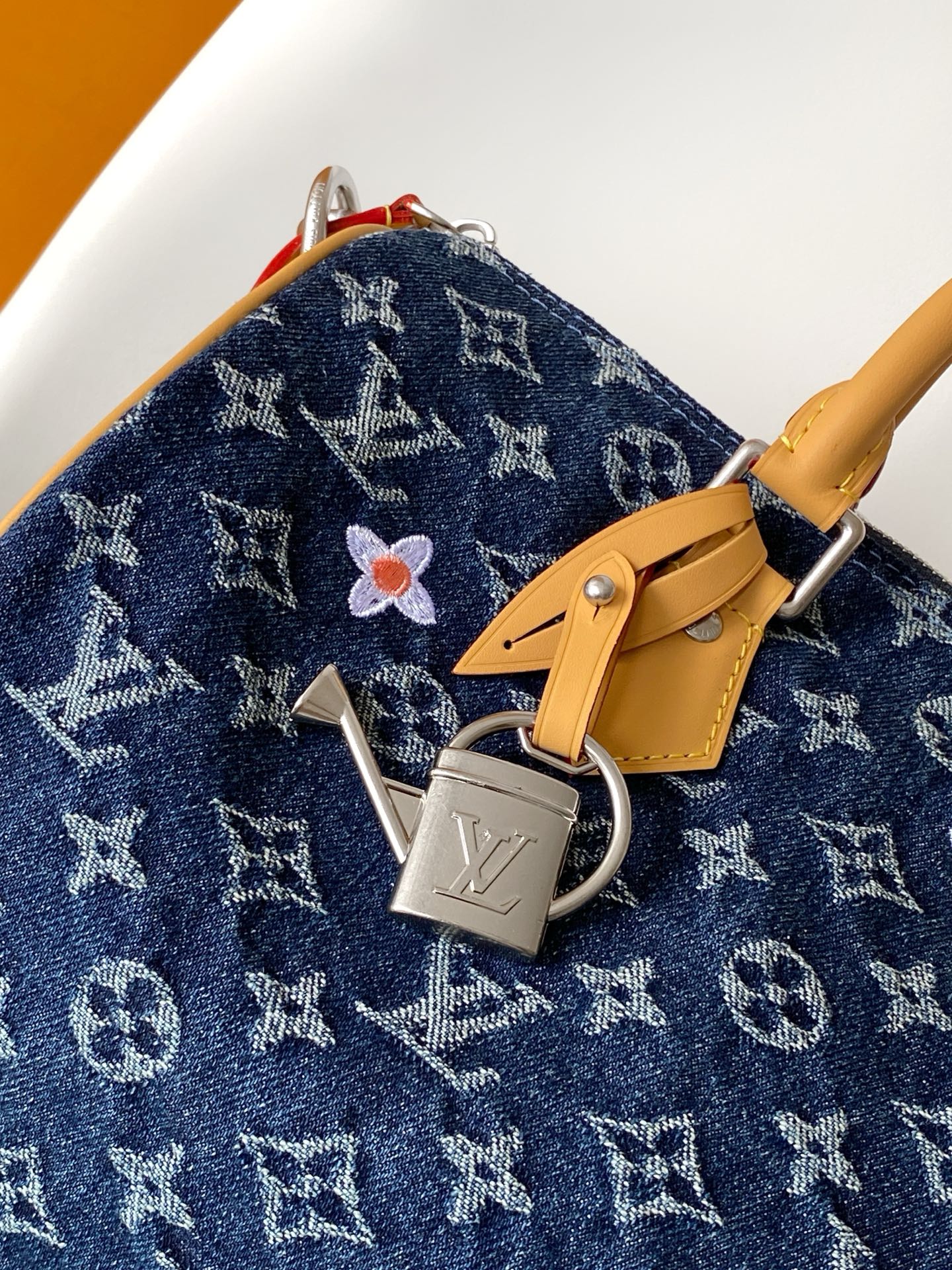 LV 高仿女款 牛仔刺繡 Speedy 手提斜背包 花卉點綴款| 11 LV 高仿女款 牛仔刺繡 Speedy 手提斜背包 花卉點綴款