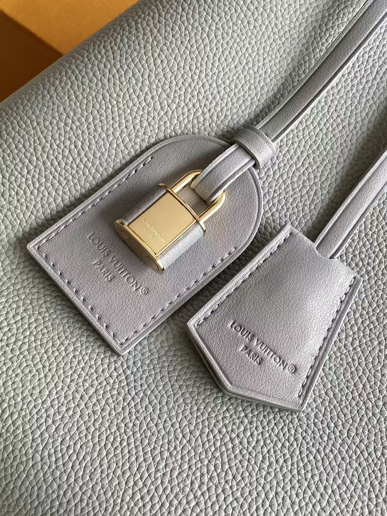 LV 高仿 女款 Capucines 手提肩背包 灰色皮革 氣質簡約款| 10 LV 高仿 女款 Capucines 手提肩背包 灰色皮革 氣質簡約款