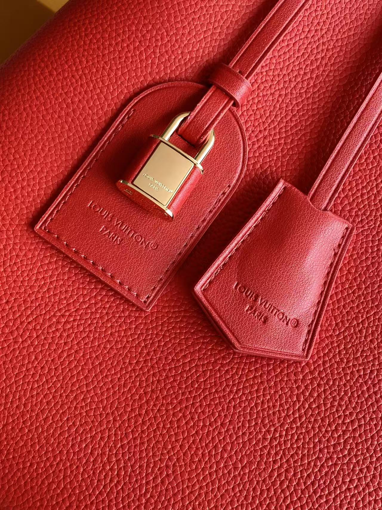 LV A貨 女款 Capucines 手提肩背包 紅色皮革 高級感氣場款| 11 LV A貨 女款 Capucines 手提肩背包 紅色皮革 高級感氣場款