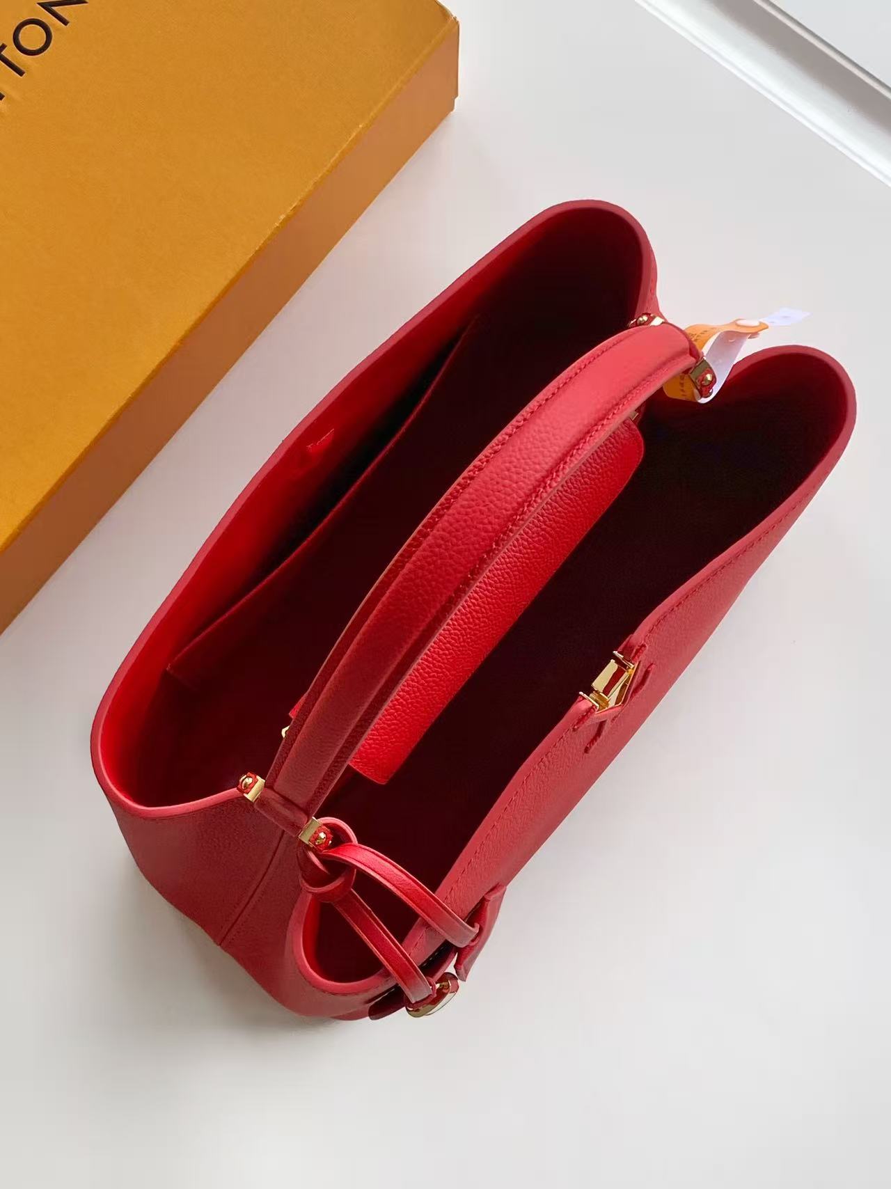 LV A貨 女款 Capucines 手提肩背包 紅色皮革 高級感氣場款| 9 LV A貨 女款 Capucines 手提肩背包 紅色皮革 高級感氣場款