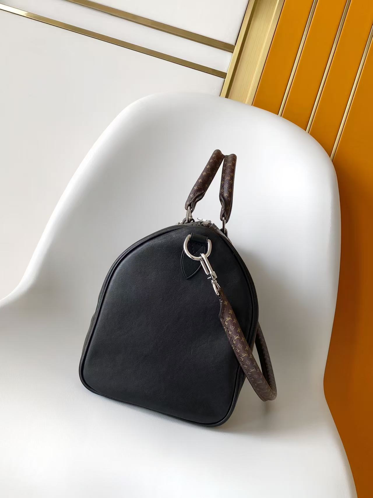 LV 一比一 女款 Speedy 手提斜背包 黑色皮革鏈條款 時尚潮流包| 14 LV 一比一 女款 Speedy 手提斜背包 黑色皮革鏈條款 時尚潮流包