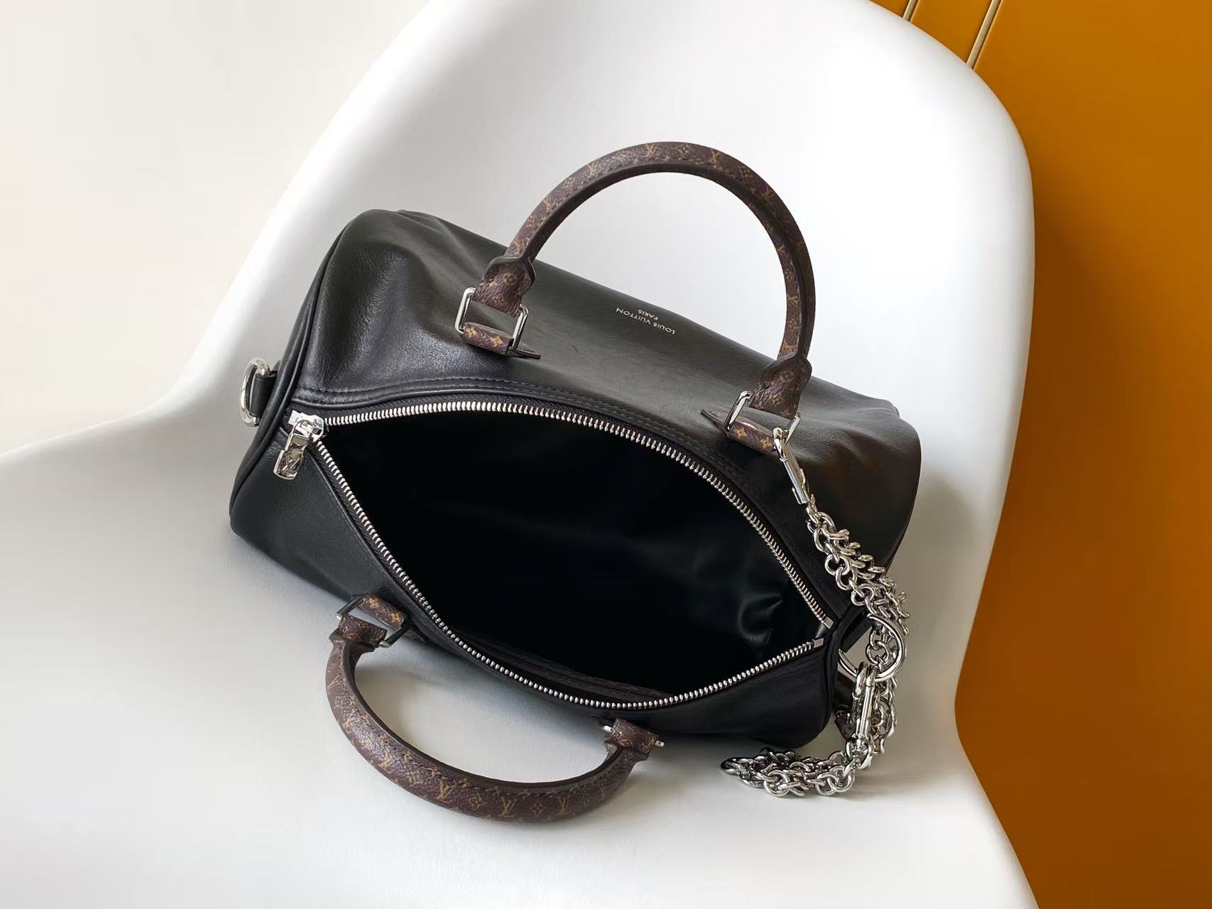 LV 一比一 女款 Speedy 手提斜背包 黑色皮革鏈條款 時尚潮流包| 8 LV 一比一 女款 Speedy 手提斜背包 黑色皮革鏈條款 時尚潮流包