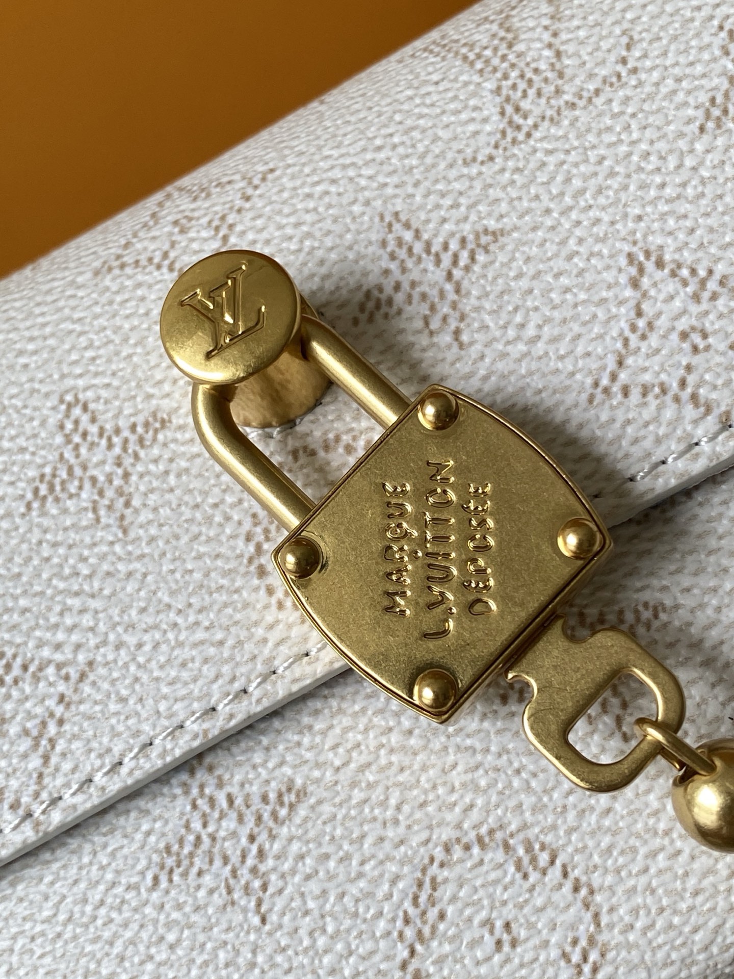 LV A貨 女款 鏈條翻蓋斜背包 白色老花 小巧精緻款| 11 LV A貨 女款 鏈條翻蓋斜背包 白色老花 小巧精緻款