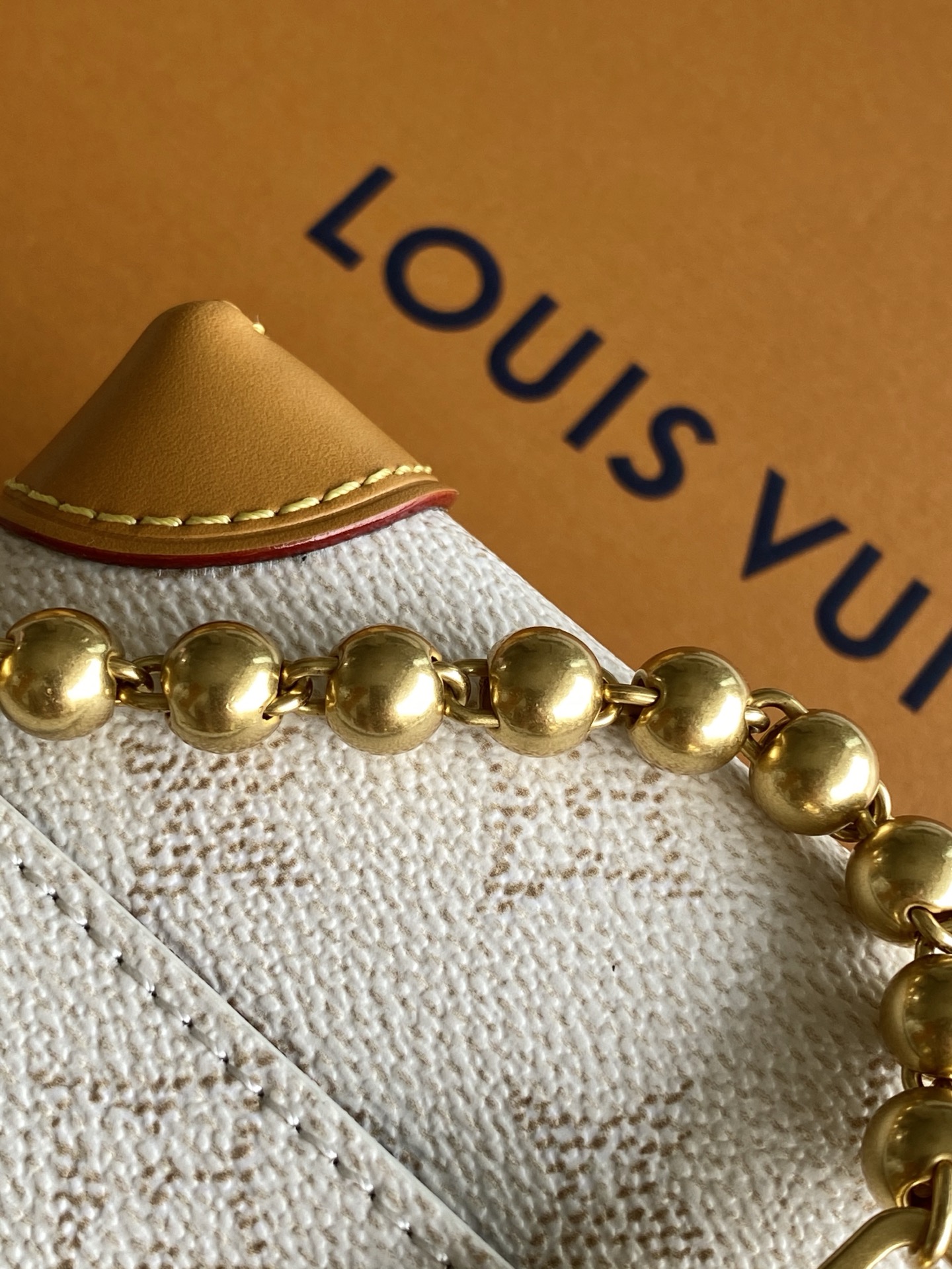 LV A貨 女款 鏈條翻蓋斜背包 白色老花 小巧精緻款| 10 LV A貨 女款 鏈條翻蓋斜背包 白色老花 小巧精緻款