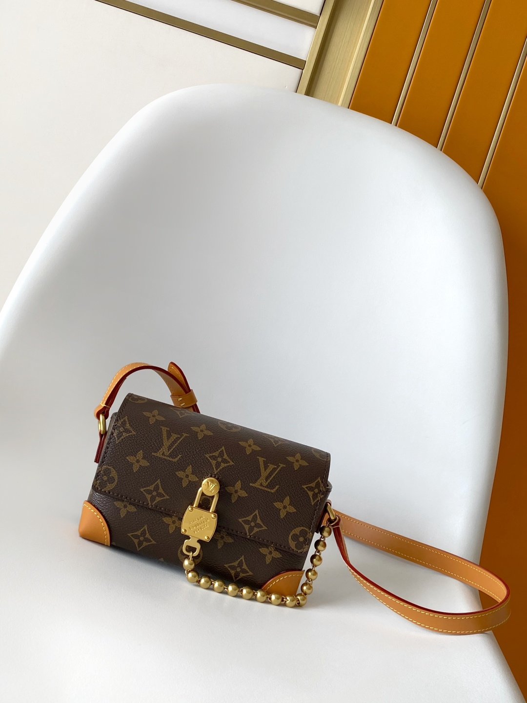 LV 高仿 女款 鏈條翻蓋斜背包 經典老花 復古百搭款