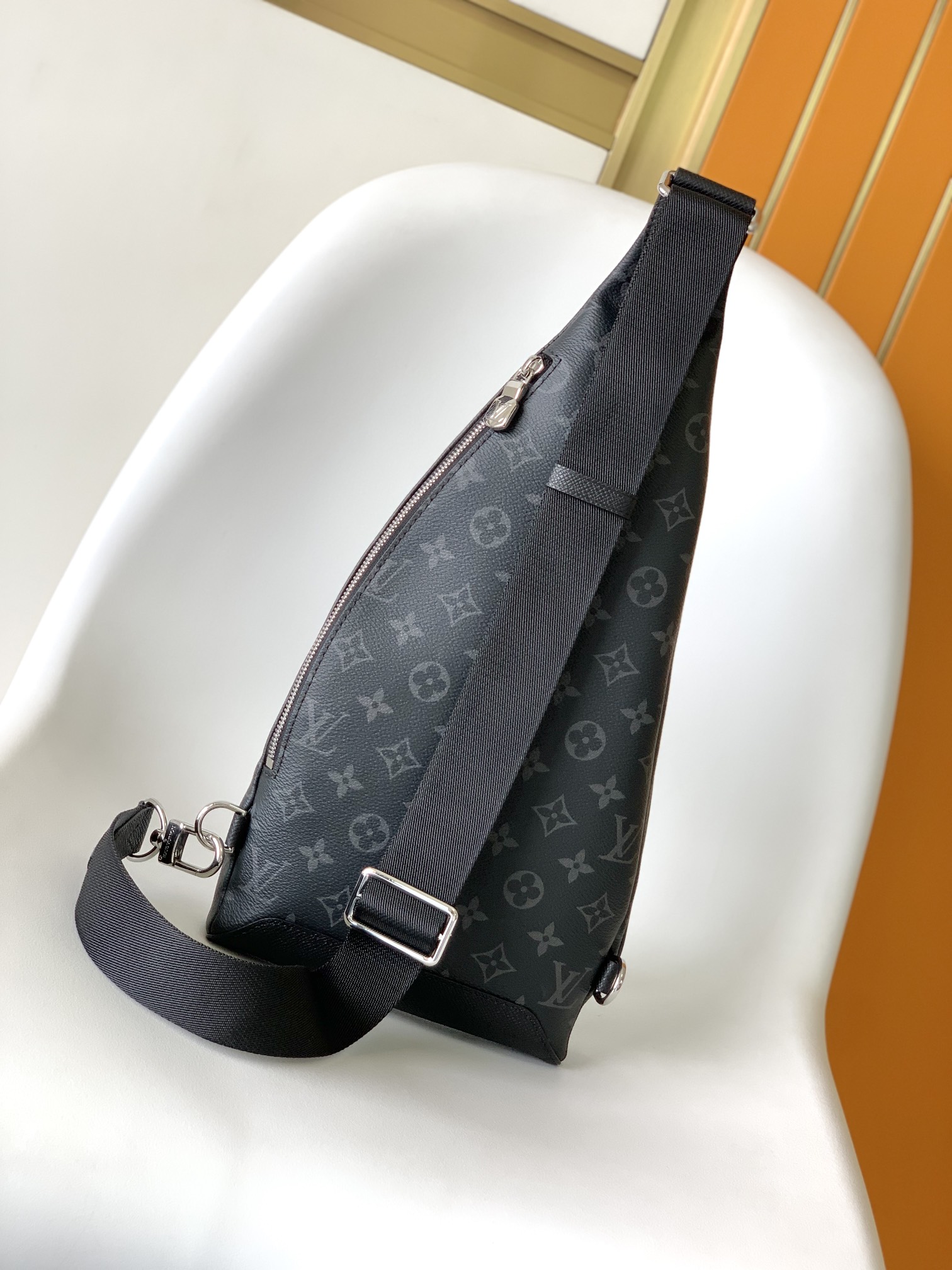 LV 一比一 男款 胸包斜背包 Monogram Eclipse 黑色運動休閒款| 14 LV 一比一 男款 胸包斜背包 Monogram Eclipse 黑色運動休閒款