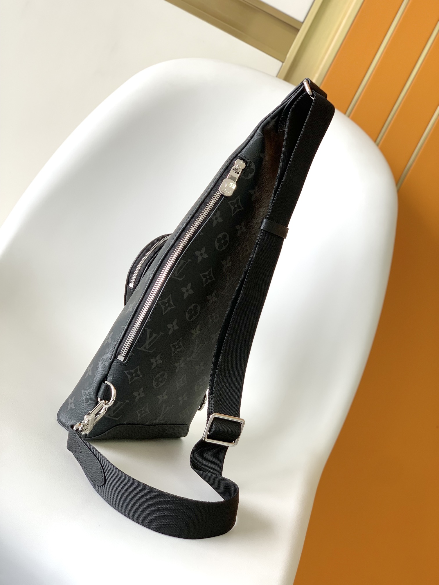 LV 一比一 男款 胸包斜背包 Monogram Eclipse 黑色運動休閒款| 13 LV 一比一 男款 胸包斜背包 Monogram Eclipse 黑色運動休閒款