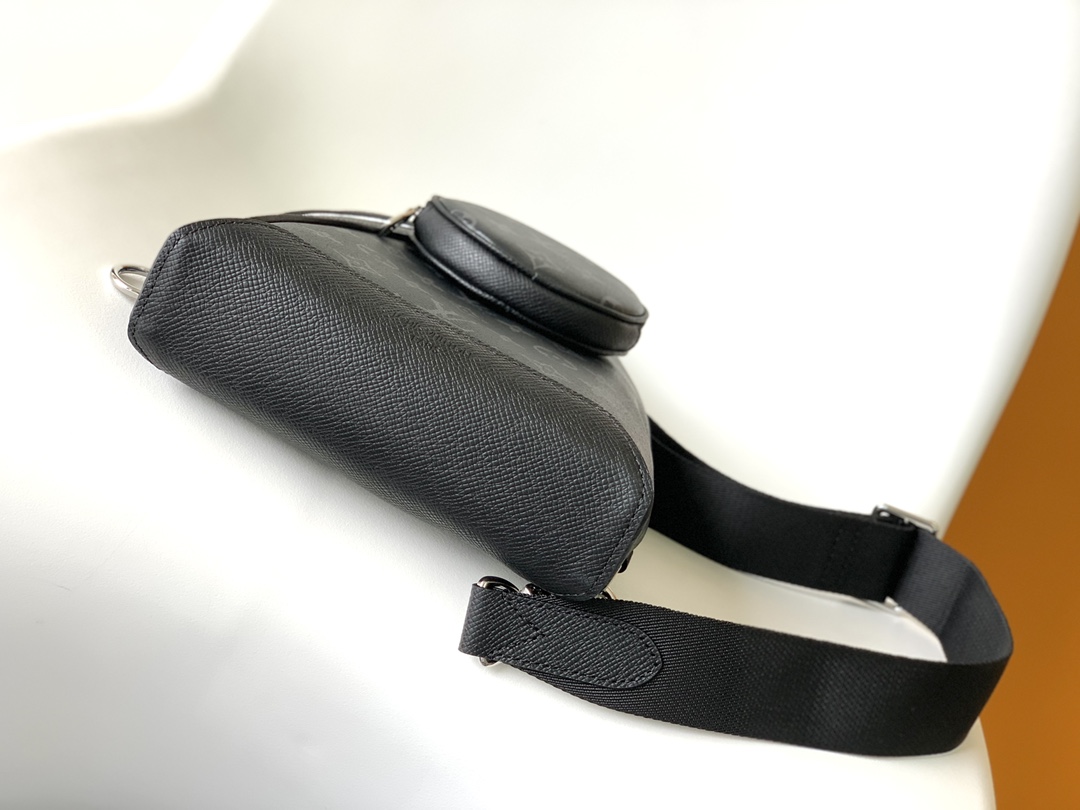 LV 一比一 男款 胸包斜背包 Monogram Eclipse 黑色運動休閒款| 12 LV 一比一 男款 胸包斜背包 Monogram Eclipse 黑色運動休閒款
