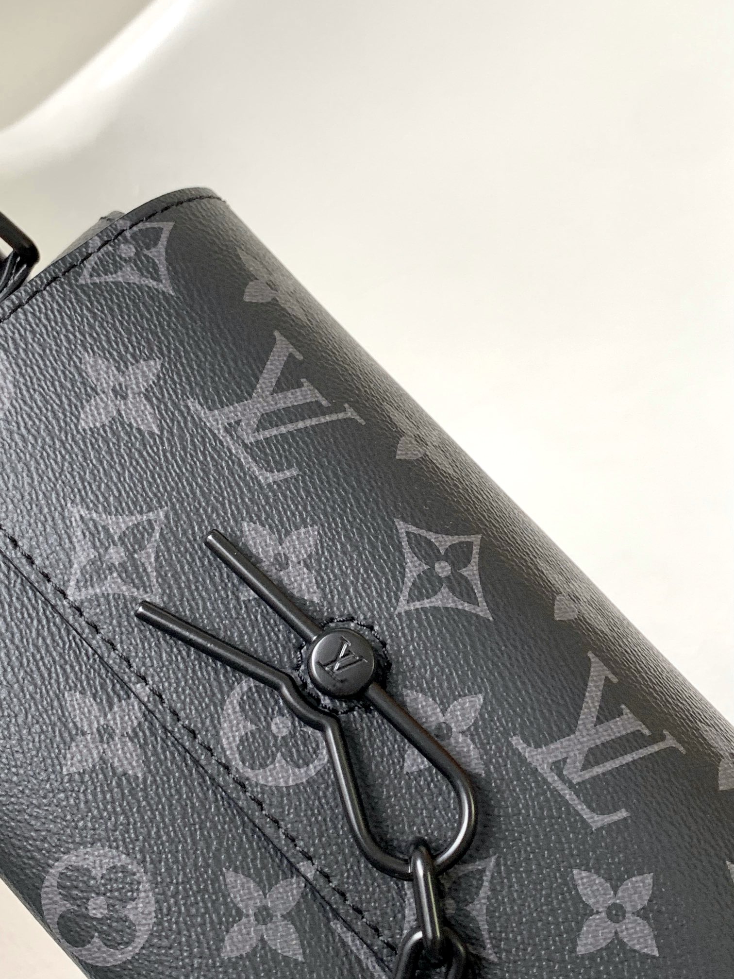 LV A貨 女款 灰色老花鏈條斜背包 小包設計 時尚通勤款