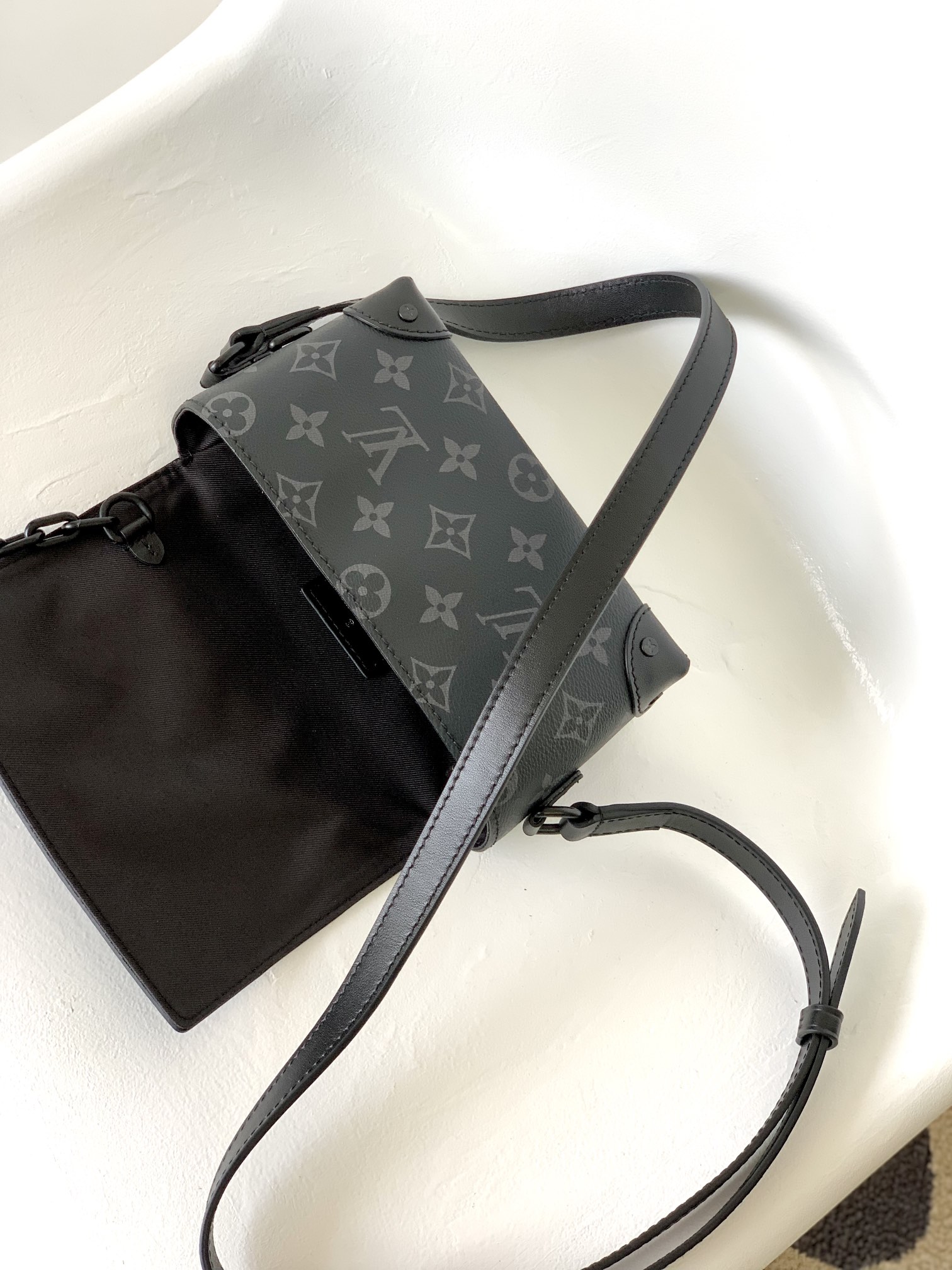 LV A貨 女款 灰色老花鏈條斜背包 小包設計 時尚通勤款