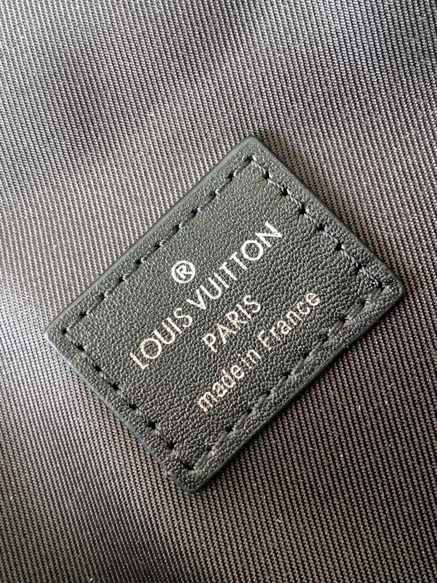 LV A貨 女款 灰色老花鏈條斜背包 小包設計 時尚通勤款