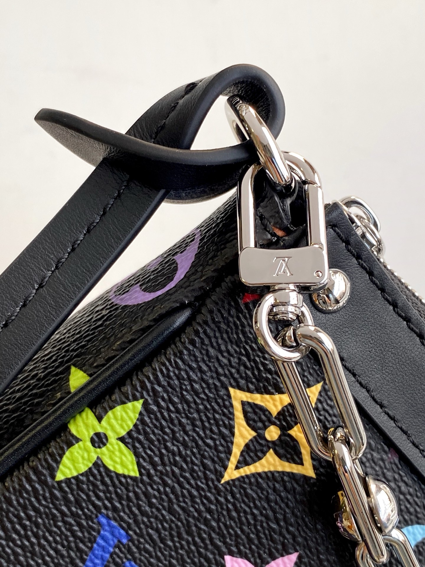 LV 一比一 女款 多彩老花鏈條腋下包 小包設計 時尚潮流款| 10 LV 一比一 女款 多彩老花鏈條腋下包 小包設計 時尚潮流款