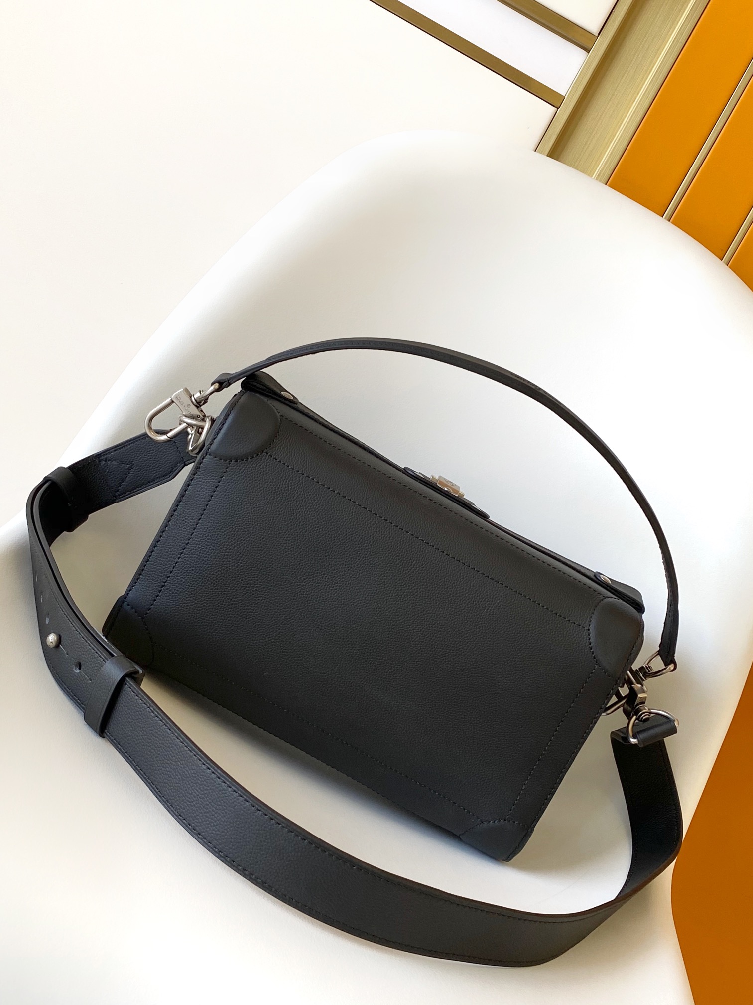 LV 原單 Lock 手提黑色翻蓋單肩斜背包| 13 LV 原單 Lock 手提黑色翻蓋單肩斜背包