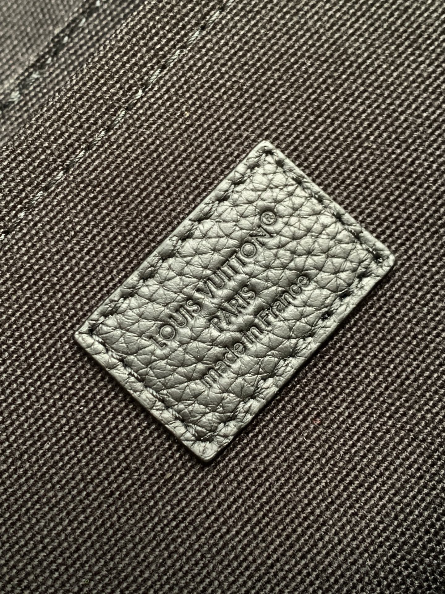 LV A貨 Petite Malle 黑色壓紋鉚釘小箱包斜背包