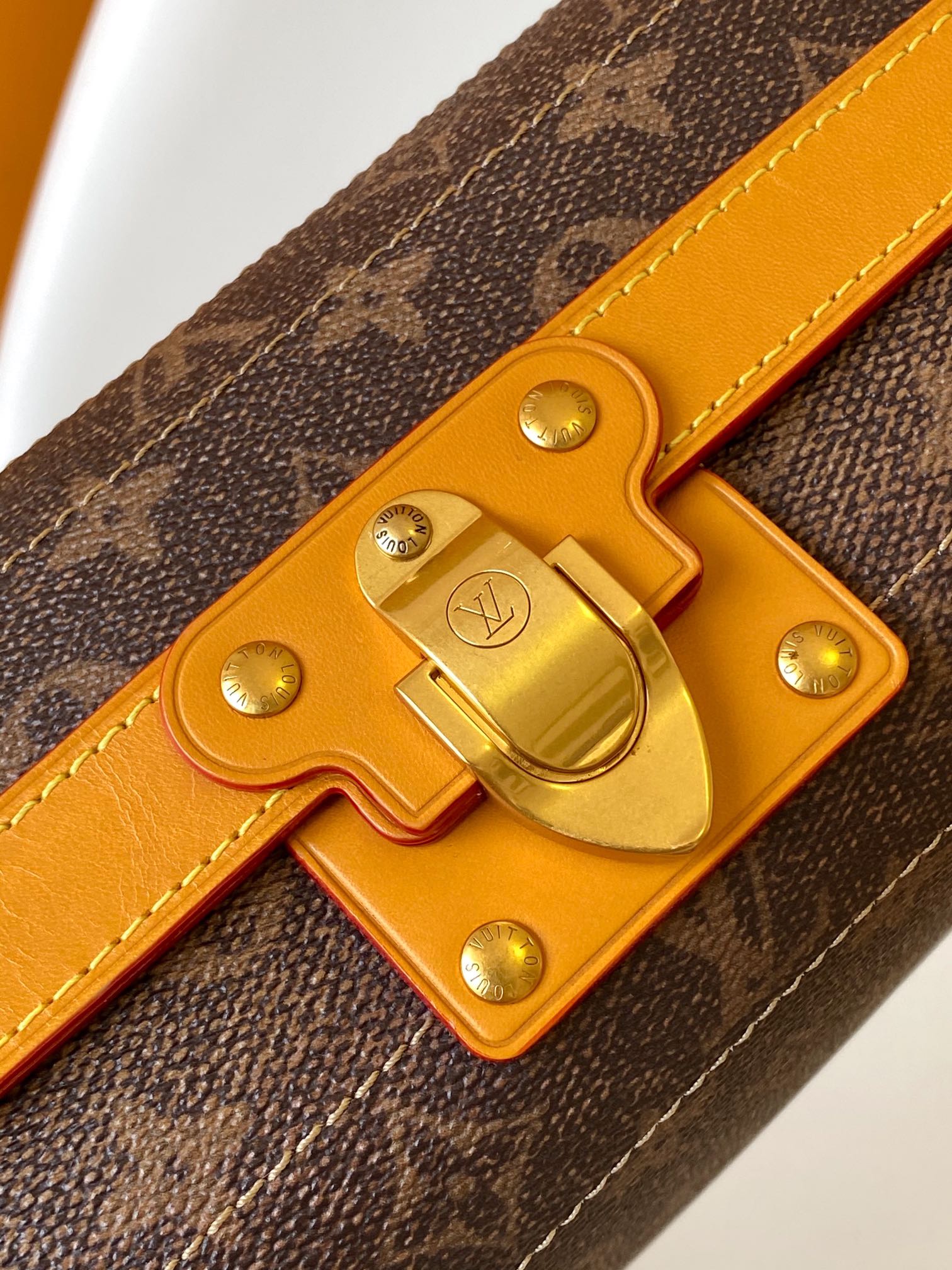 LV 高仿 Petite Malle Monogram 拼色鏈條手提包