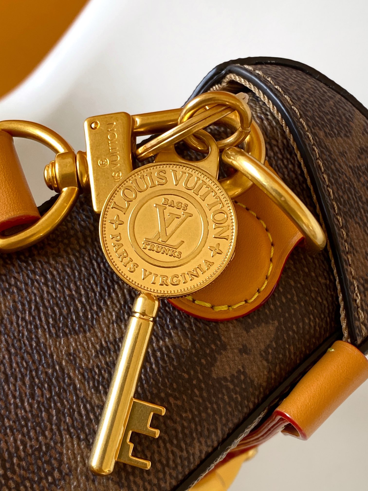 LV高仿包 Monogram復古硬箱迷你斜挎包 拼接牛皮單肩包